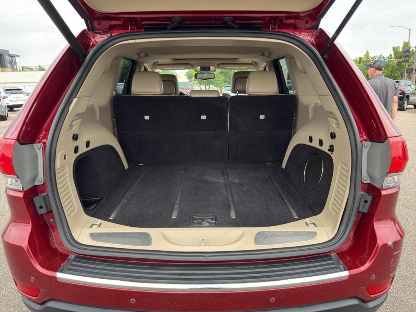2014 RED Jeep Grand Cherokee Limited (1C4RJFBG0EC) with an V6, 3.6L engine, Automatic transmission, located at 10890 W. Colfax Ave., Lakewood, CO, 80215, (303) 274-7692, 39.739914, -105.120132 - Photo#12