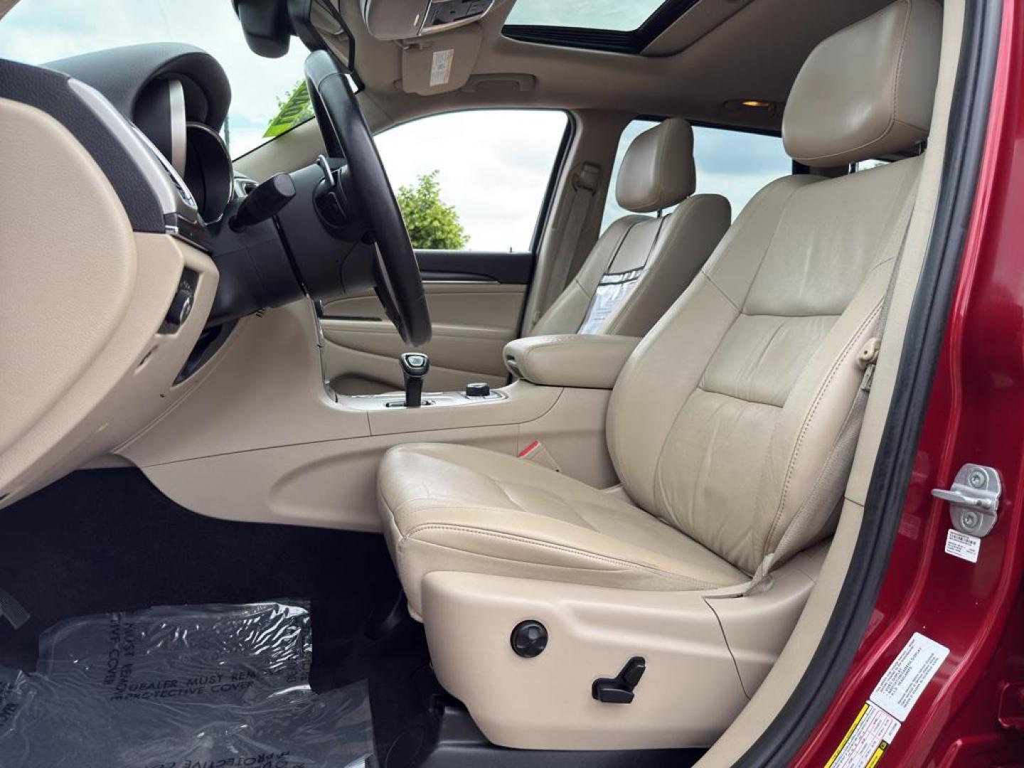 2014 RED Jeep Grand Cherokee Limited (1C4RJFBG0EC) with an V6, 3.6L engine, Automatic transmission, located at 10890 W. Colfax Ave., Lakewood, CO, 80215, (303) 274-7692, 39.739914, -105.120132 - Photo#18
