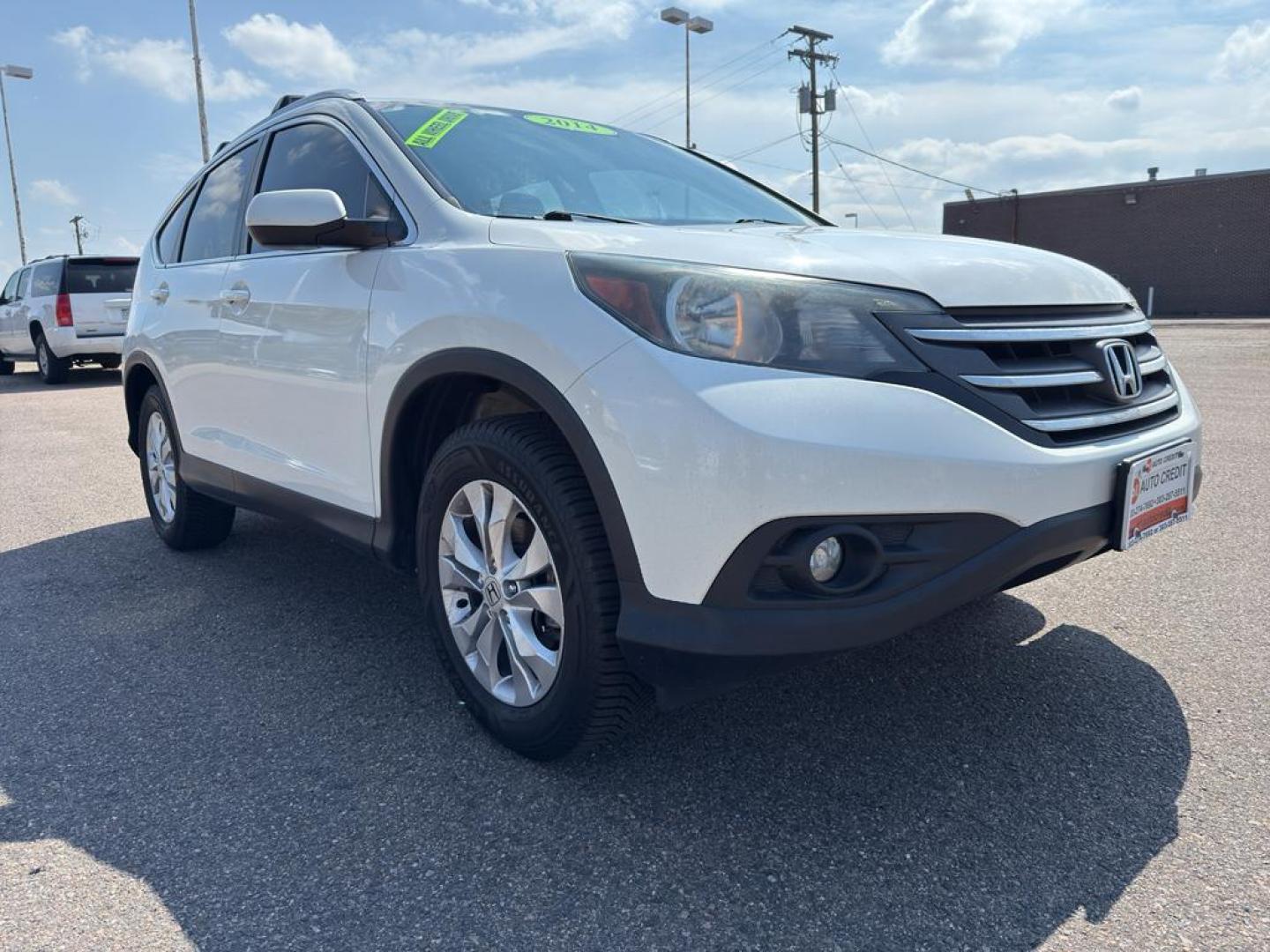 2014 WHITE Honda CR-V EX-L (5J6RM4H70EL) with an 4 Cyl, 2.4L engine, Automatic transmission, located at 10890 W. Colfax Ave., Lakewood, CO, 80215, (303) 274-7692, 39.739914, -105.120132 - Photo#2