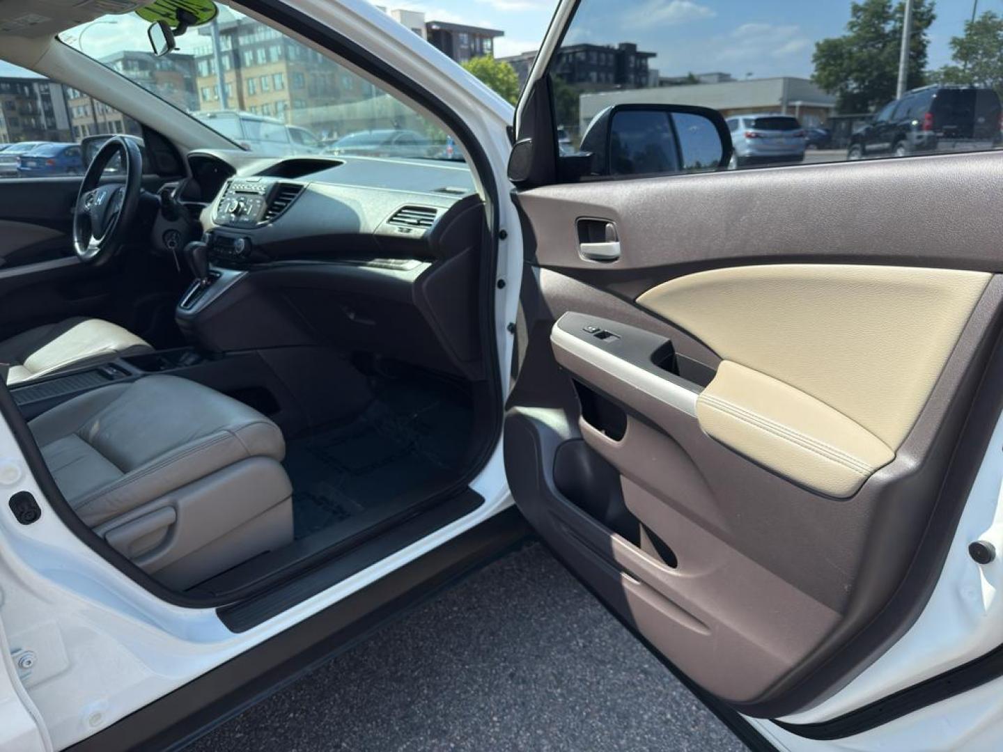 2014 WHITE Honda CR-V EX-L (5J6RM4H70EL) with an 4 Cyl, 2.4L engine, Automatic transmission, located at 10890 W. Colfax Ave., Lakewood, CO, 80215, (303) 274-7692, 39.739914, -105.120132 - Photo#8