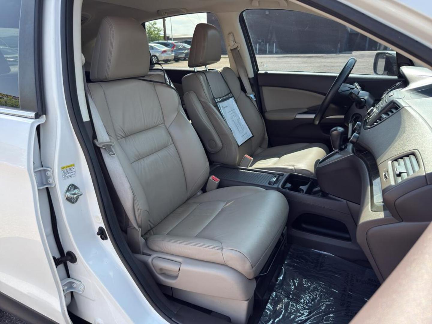 2014 WHITE Honda CR-V EX-L (5J6RM4H70EL) with an 4 Cyl, 2.4L engine, Automatic transmission, located at 10890 W. Colfax Ave., Lakewood, CO, 80215, (303) 274-7692, 39.739914, -105.120132 - Photo#9