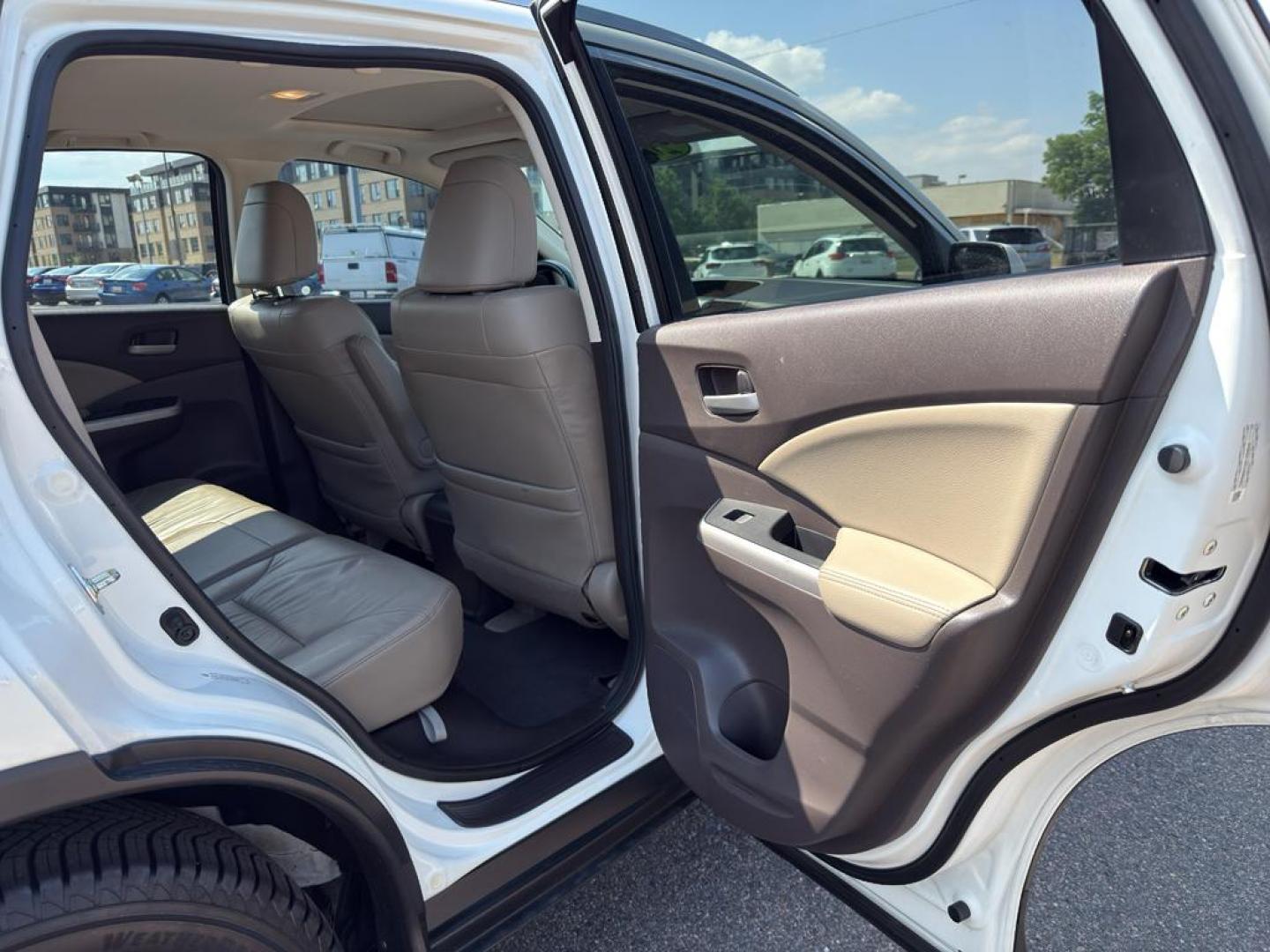 2014 WHITE Honda CR-V EX-L (5J6RM4H70EL) with an 4 Cyl, 2.4L engine, Automatic transmission, located at 10890 W. Colfax Ave., Lakewood, CO, 80215, (303) 274-7692, 39.739914, -105.120132 - Photo#10
