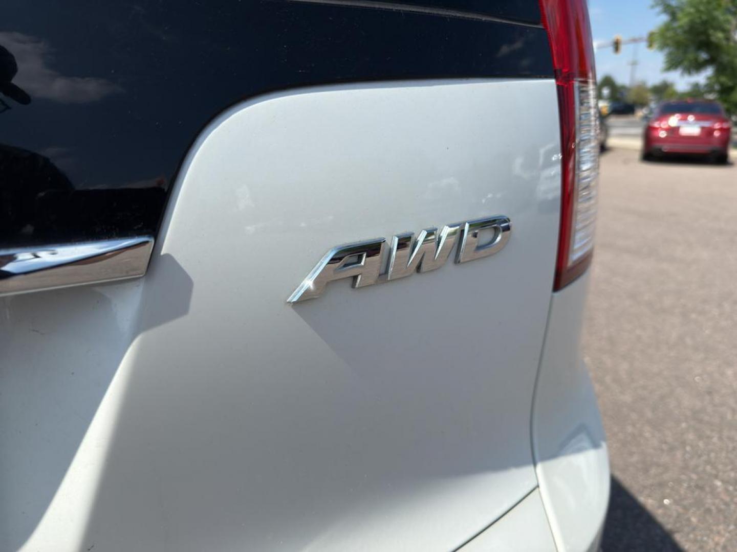 2014 WHITE Honda CR-V EX-L (5J6RM4H70EL) with an 4 Cyl, 2.4L engine, Automatic transmission, located at 10890 W. Colfax Ave., Lakewood, CO, 80215, (303) 274-7692, 39.739914, -105.120132 - Photo#12