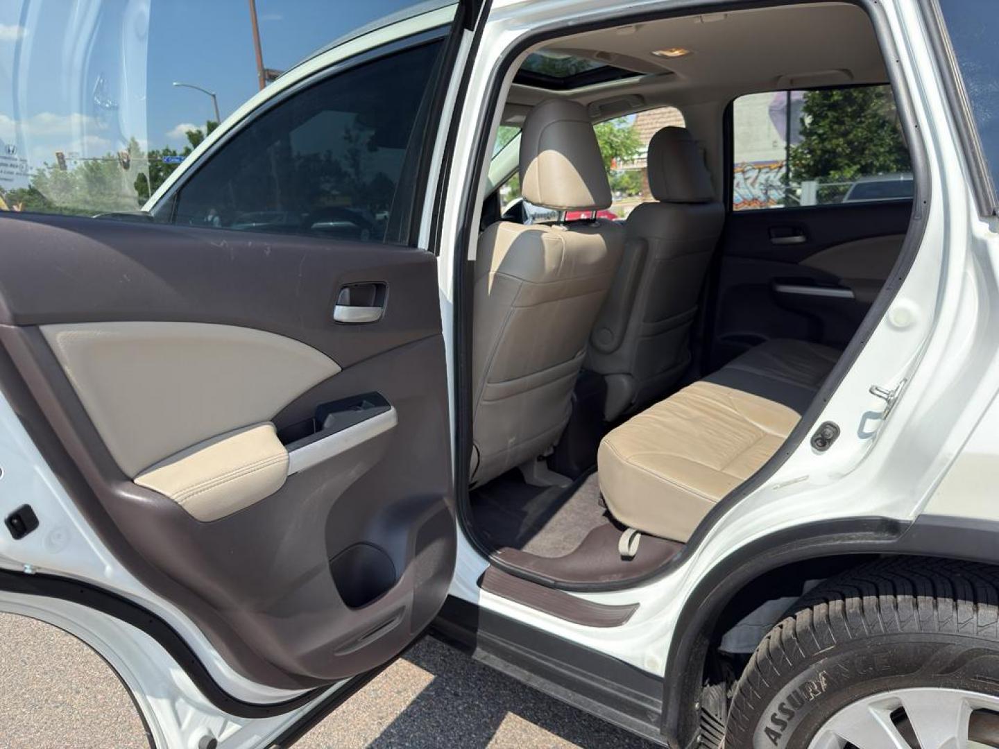 2014 WHITE Honda CR-V EX-L (5J6RM4H70EL) with an 4 Cyl, 2.4L engine, Automatic transmission, located at 10890 W. Colfax Ave., Lakewood, CO, 80215, (303) 274-7692, 39.739914, -105.120132 - Photo#13