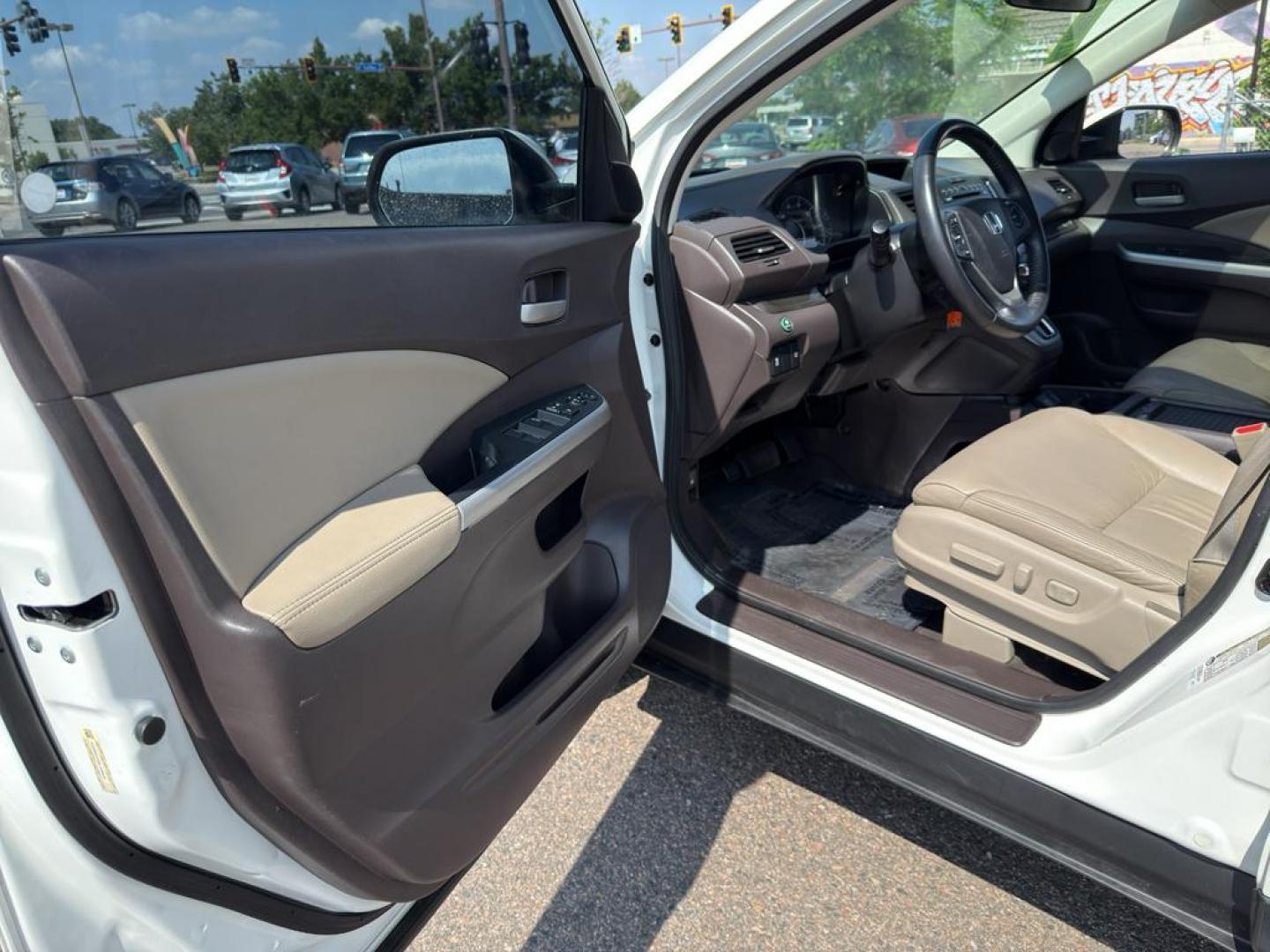 2014 WHITE Honda CR-V EX-L (5J6RM4H70EL) with an 4 Cyl, 2.4L engine, Automatic transmission, located at 10890 W. Colfax Ave., Lakewood, CO, 80215, (303) 274-7692, 39.739914, -105.120132 - Photo#15