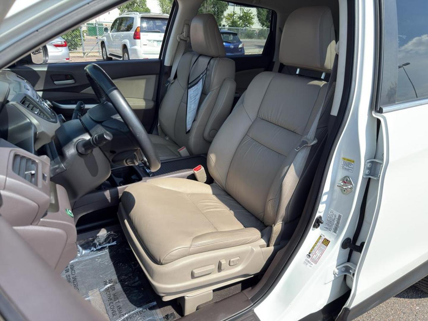 2014 WHITE Honda CR-V EX-L (5J6RM4H70EL) with an 4 Cyl, 2.4L engine, Automatic transmission, located at 10890 W. Colfax Ave., Lakewood, CO, 80215, (303) 274-7692, 39.739914, -105.120132 - Photo#16