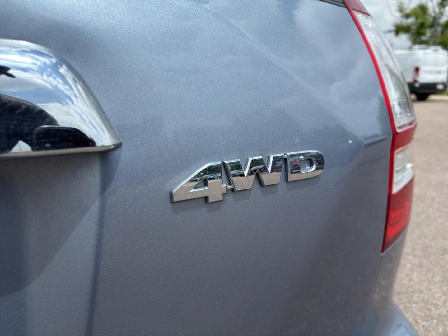2010 GRAY /160348 Honda CR-V EX (5J6RE4H50AL) with an 4 Cyl, 2.4L engine, Automatic transmission, located at 10890 W. Colfax Ave., Lakewood, CO, 80215, (303) 274-7692, 39.739914, -105.120132 - Discover the perfect blend of reliability and performance with this 2010 Honda CR-V EX, a compact SUV that continues to impress with its enduring quality. This vehicle boasts a robust 4-cylinder, 2.4L engine that delivers a smooth and efficient driving experience, making it an ideal choice for both - Photo#6