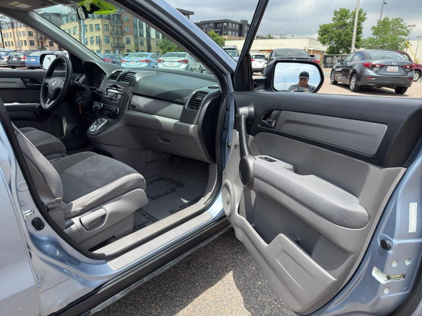 2010 GRAY /160348 Honda CR-V EX (5J6RE4H50AL) with an 4 Cyl, 2.4L engine, Automatic transmission, located at 10890 W. Colfax Ave., Lakewood, CO, 80215, (303) 274-7692, 39.739914, -105.120132 - Discover the perfect blend of reliability and performance with this 2010 Honda CR-V EX, a compact SUV that continues to impress with its enduring quality. This vehicle boasts a robust 4-cylinder, 2.4L engine that delivers a smooth and efficient driving experience, making it an ideal choice for both - Photo#9
