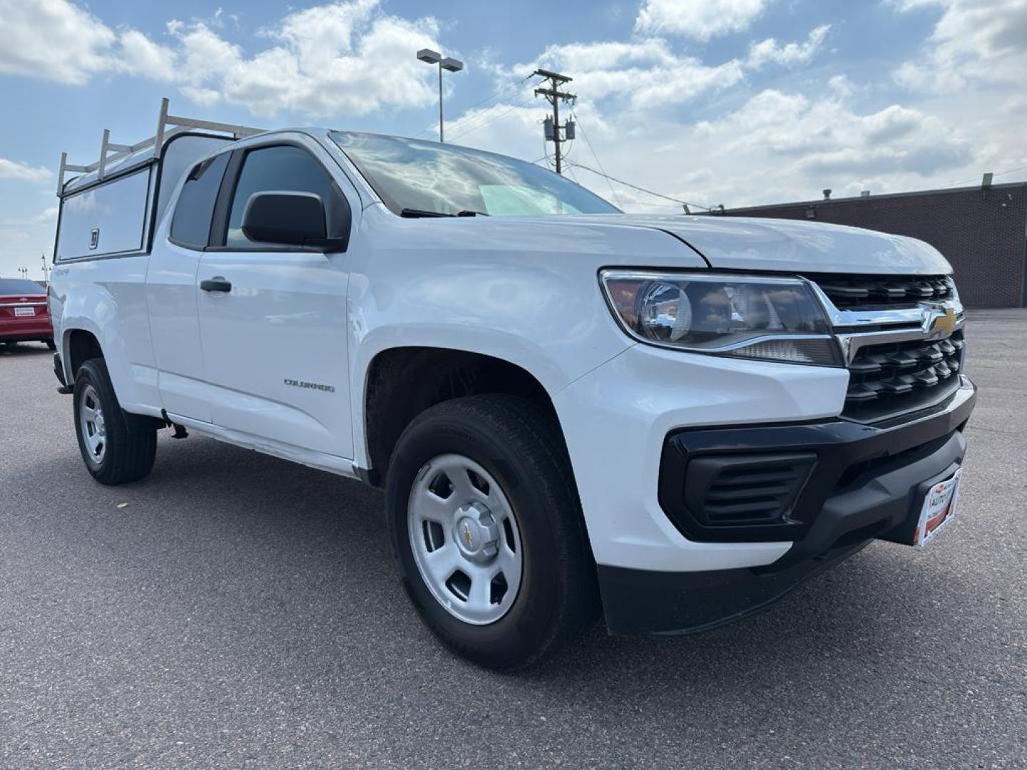 2021 WHITE /GRAY Chevrolet Colorado Work Truck (1GCHTBENXM1) with an V6, 3.6L engine, Automatic transmission, located at 10890 W. Colfax Ave., Lakewood, CO, 80215, (303) 274-7692, 39.739914, -105.120132 - <b>Summary</b><br>Apple/ Android Carplay, Fully Serviced And Ready For Colorado! Non smoker, One Owner And In Excellent Condition, This car comes with a 3 month/ 3000 mile warranty for peace of mind!<br><br><b>Vehicle Details</b><br>For those seeking a reliable and powerful truck, look no further th - Photo#2