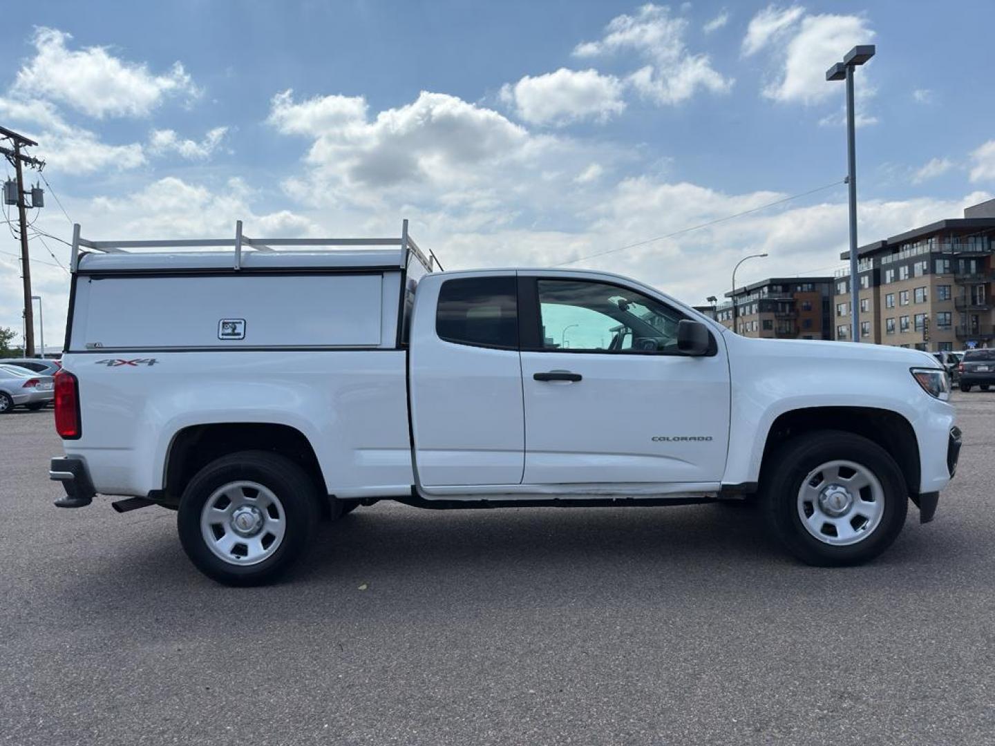 2021 WHITE /GRAY Chevrolet Colorado Work Truck (1GCHTBENXM1) with an V6, 3.6L engine, Automatic transmission, located at 10890 W. Colfax Ave., Lakewood, CO, 80215, (303) 274-7692, 39.739914, -105.120132 - <b>Summary</b><br>Apple/ Android Carplay, Fully Serviced And Ready For Colorado! Non smoker, One Owner And In Excellent Condition, This car comes with a 3 month/ 3000 mile warranty for peace of mind!<br><br><b>Vehicle Details</b><br>For those seeking a reliable and powerful truck, look no further th - Photo#3