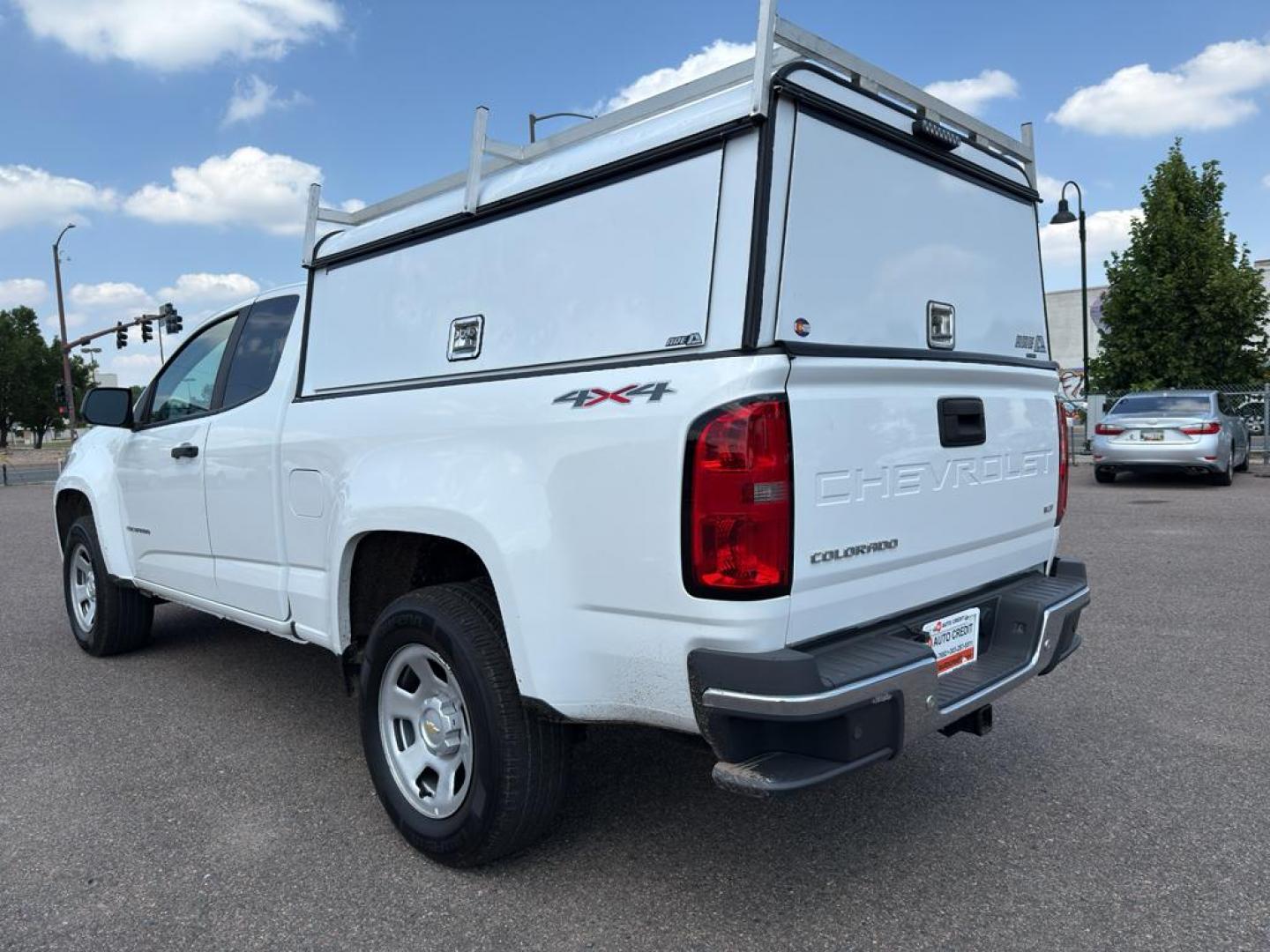 2021 WHITE /GRAY Chevrolet Colorado Work Truck (1GCHTBENXM1) with an V6, 3.6L engine, Automatic transmission, located at 10890 W. Colfax Ave., Lakewood, CO, 80215, (303) 274-7692, 39.739914, -105.120132 - <b>Summary</b><br>Apple/ Android Carplay, Fully Serviced And Ready For Colorado! Non smoker, One Owner And In Excellent Condition, This car comes with a 3 month/ 3000 mile warranty for peace of mind!<br><br><b>Vehicle Details</b><br>For those seeking a reliable and powerful truck, look no further th - Photo#6