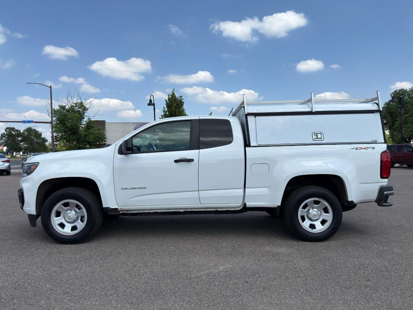 2021 WHITE /GRAY Chevrolet Colorado Work Truck (1GCHTBENXM1) with an V6, 3.6L engine, Automatic transmission, located at 10890 W. Colfax Ave., Lakewood, CO, 80215, (303) 274-7692, 39.739914, -105.120132 - <b>Summary</b><br>Apple/ Android Carplay, Fully Serviced And Ready For Colorado! Non smoker, One Owner And In Excellent Condition, This car comes with a 3 month/ 3000 mile warranty for peace of mind!<br><br><b>Vehicle Details</b><br>For those seeking a reliable and powerful truck, look no further th - Photo#7