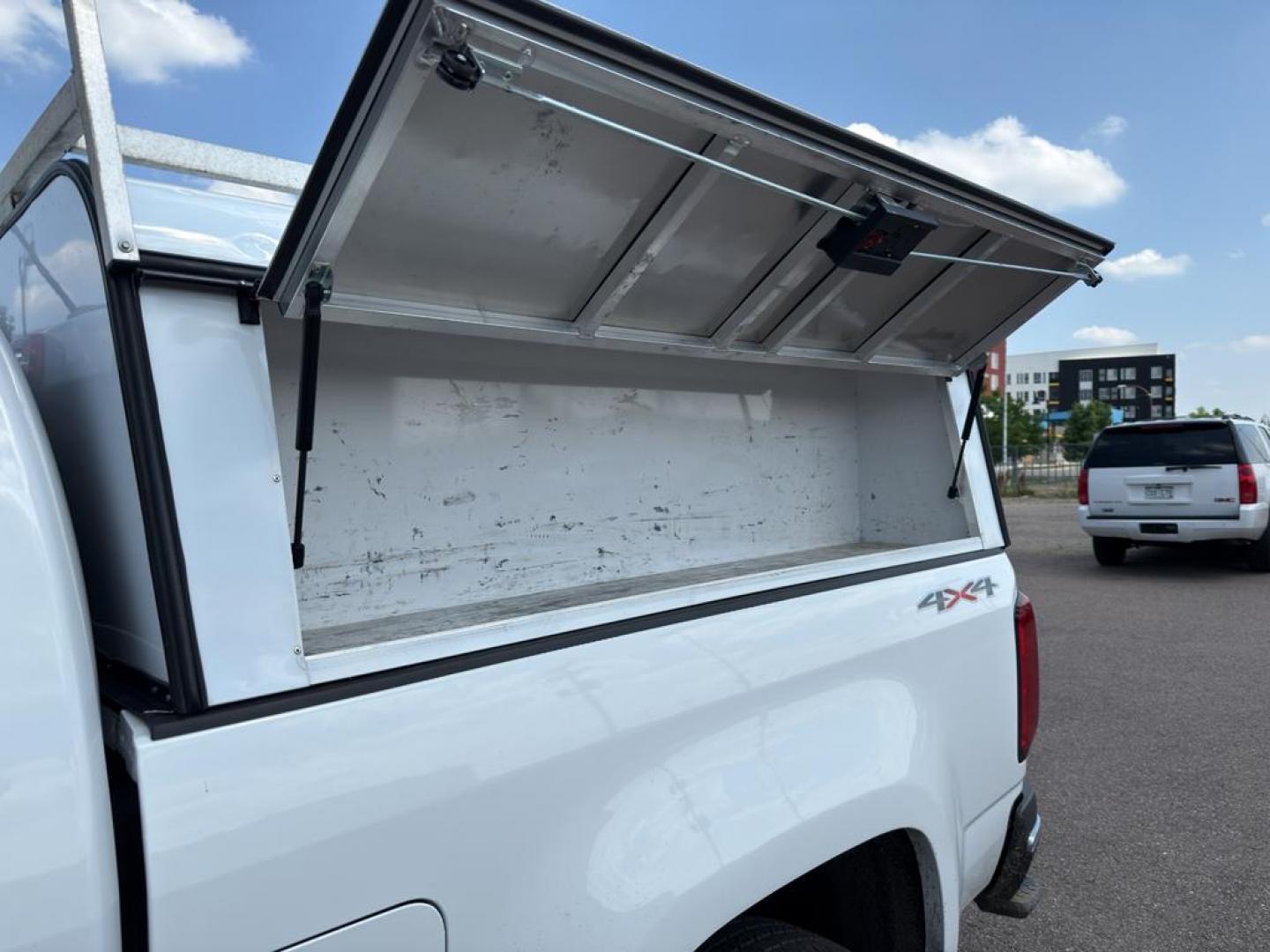 2021 WHITE /GRAY Chevrolet Colorado Work Truck (1GCHTBENXM1) with an V6, 3.6L engine, Automatic transmission, located at 10890 W. Colfax Ave., Lakewood, CO, 80215, (303) 274-7692, 39.739914, -105.120132 - <b>Summary</b><br>Apple/ Android Carplay, Fully Serviced And Ready For Colorado! Non smoker, One Owner And In Excellent Condition, This car comes with a 3 month/ 3000 mile warranty for peace of mind!<br><br><b>Vehicle Details</b><br>For those seeking a reliable and powerful truck, look no further th - Photo#8