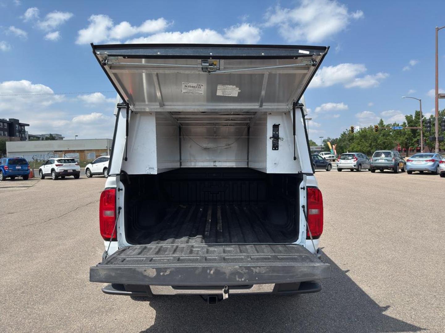 2021 WHITE /GRAY Chevrolet Colorado Work Truck (1GCHTBENXM1) with an V6, 3.6L engine, Automatic transmission, located at 10890 W. Colfax Ave., Lakewood, CO, 80215, (303) 274-7692, 39.739914, -105.120132 - <b>Summary</b><br>Apple/ Android Carplay, Fully Serviced And Ready For Colorado! Non smoker, One Owner And In Excellent Condition, This car comes with a 3 month/ 3000 mile warranty for peace of mind!<br><br><b>Vehicle Details</b><br>For those seeking a reliable and powerful truck, look no further th - Photo#9
