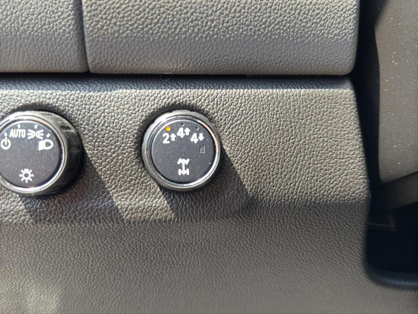 2021 WHITE /GRAY Chevrolet Colorado Work Truck (1GCHTBENXM1) with an V6, 3.6L engine, Automatic transmission, located at 10890 W. Colfax Ave., Lakewood, CO, 80215, (303) 274-7692, 39.739914, -105.120132 - <b>Summary</b><br>Apple/ Android Carplay, Fully Serviced And Ready For Colorado! Non smoker, One Owner And In Excellent Condition, This car comes with a 3 month/ 3000 mile warranty for peace of mind!<br><br><b>Vehicle Details</b><br>For those seeking a reliable and powerful truck, look no further th - Photo#12