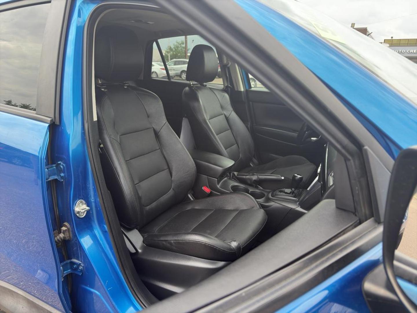 2014 BLUE Mazda CX-5 Grand Touring (JM3KE4DY6E0) with an 4 Cyl, 2.5L engine, Automatic transmission, located at 10890 W. Colfax Ave., Lakewood, CO, 80215, (303) 274-7692, 39.739914, -105.120132 - Photo#9