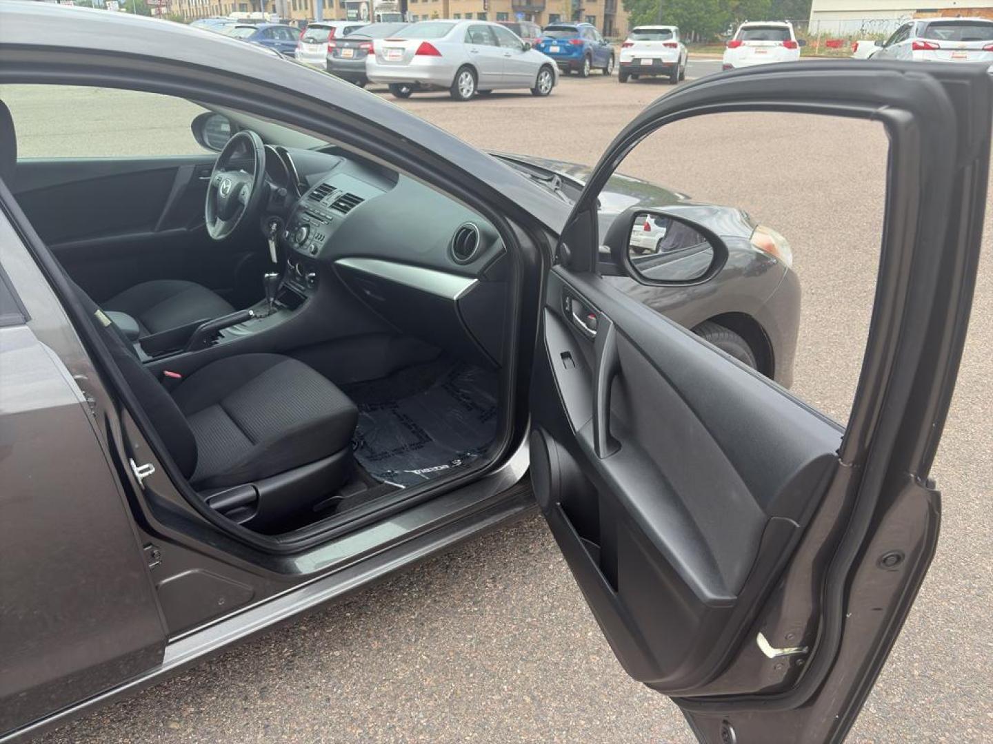 2012 GRAY Mazda Mazda3 i Touring w/SKYACTIV-G (JM1BL1V83C1) with an 4 Cyl, 2.0L engine, Automatic transmission, located at 10890 W. Colfax Ave., Lakewood, CO, 80215, (303) 274-7692, 39.739914, -105.120132 - Photo#7
