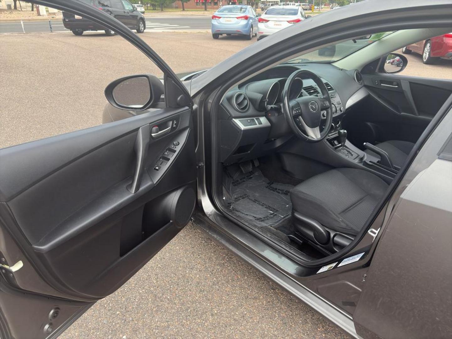 2012 GRAY Mazda Mazda3 i Touring w/SKYACTIV-G (JM1BL1V83C1) with an 4 Cyl, 2.0L engine, Automatic transmission, located at 10890 W. Colfax Ave., Lakewood, CO, 80215, (303) 274-7692, 39.739914, -105.120132 - Photo#13