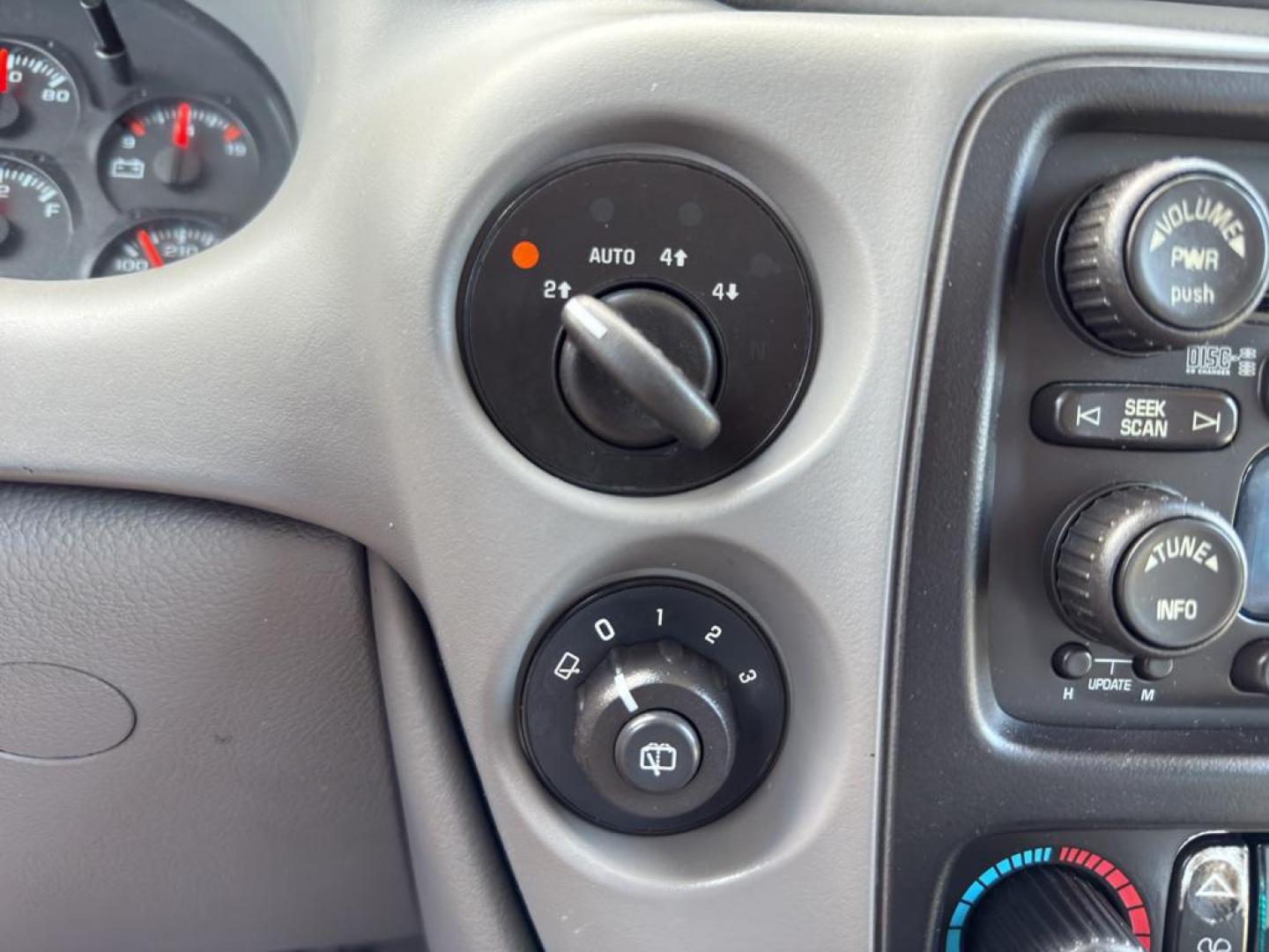 2008 BLACK Chevrolet TrailBlazer LT2 4WD (1GNDT13S082) with an 6 Cyl, 4.2L engine, Automatic transmission, located at 10890 W. Colfax Ave., Lakewood, CO, 80215, (303) 274-7692, 39.739914, -105.120132 - Photo#9