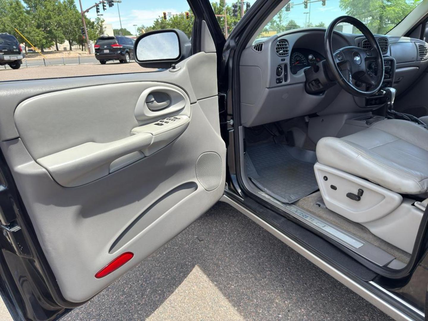 2008 BLACK Chevrolet TrailBlazer LT2 4WD (1GNDT13S082) with an 6 Cyl, 4.2L engine, Automatic transmission, located at 10890 W. Colfax Ave., Lakewood, CO, 80215, (303) 274-7692, 39.739914, -105.120132 - Photo#14
