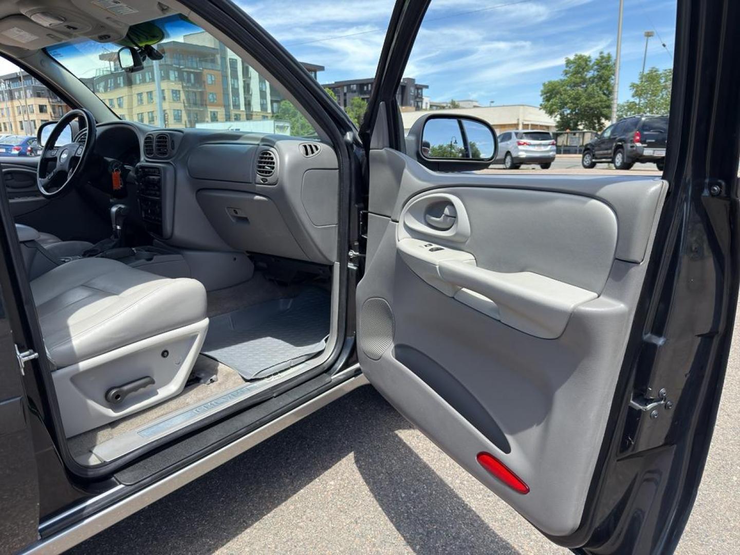 2008 BLACK Chevrolet TrailBlazer LT2 4WD (1GNDT13S082) with an 6 Cyl, 4.2L engine, Automatic transmission, located at 10890 W. Colfax Ave., Lakewood, CO, 80215, (303) 274-7692, 39.739914, -105.120132 - Photo#15