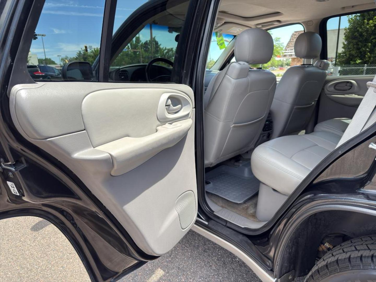 2008 BLACK Chevrolet TrailBlazer LT2 4WD (1GNDT13S082) with an 6 Cyl, 4.2L engine, Automatic transmission, located at 10890 W. Colfax Ave., Lakewood, CO, 80215, (303) 274-7692, 39.739914, -105.120132 - Photo#20