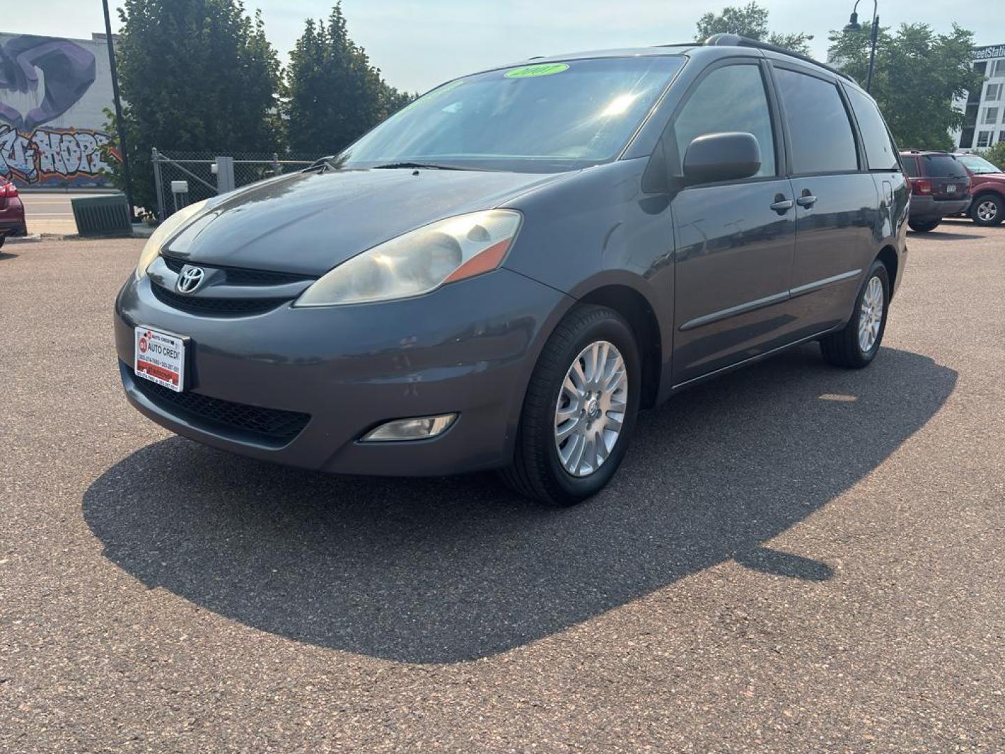 2007 GRAY Toyota Sienna XLE FWD (5TDZK22C17S) with an V6, 3.5L engine, Automatic transmission, located at 10890 W. Colfax Ave., Lakewood, CO, 80215, (303) 274-7692, 39.739914, -105.120132 - Photo#0