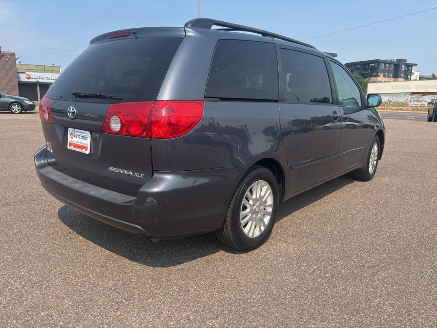 2007 GRAY Toyota Sienna XLE FWD (5TDZK22C17S) with an V6, 3.5L engine, Automatic transmission, located at 10890 W. Colfax Ave., Lakewood, CO, 80215, (303) 274-7692, 39.739914, -105.120132 - Photo#4