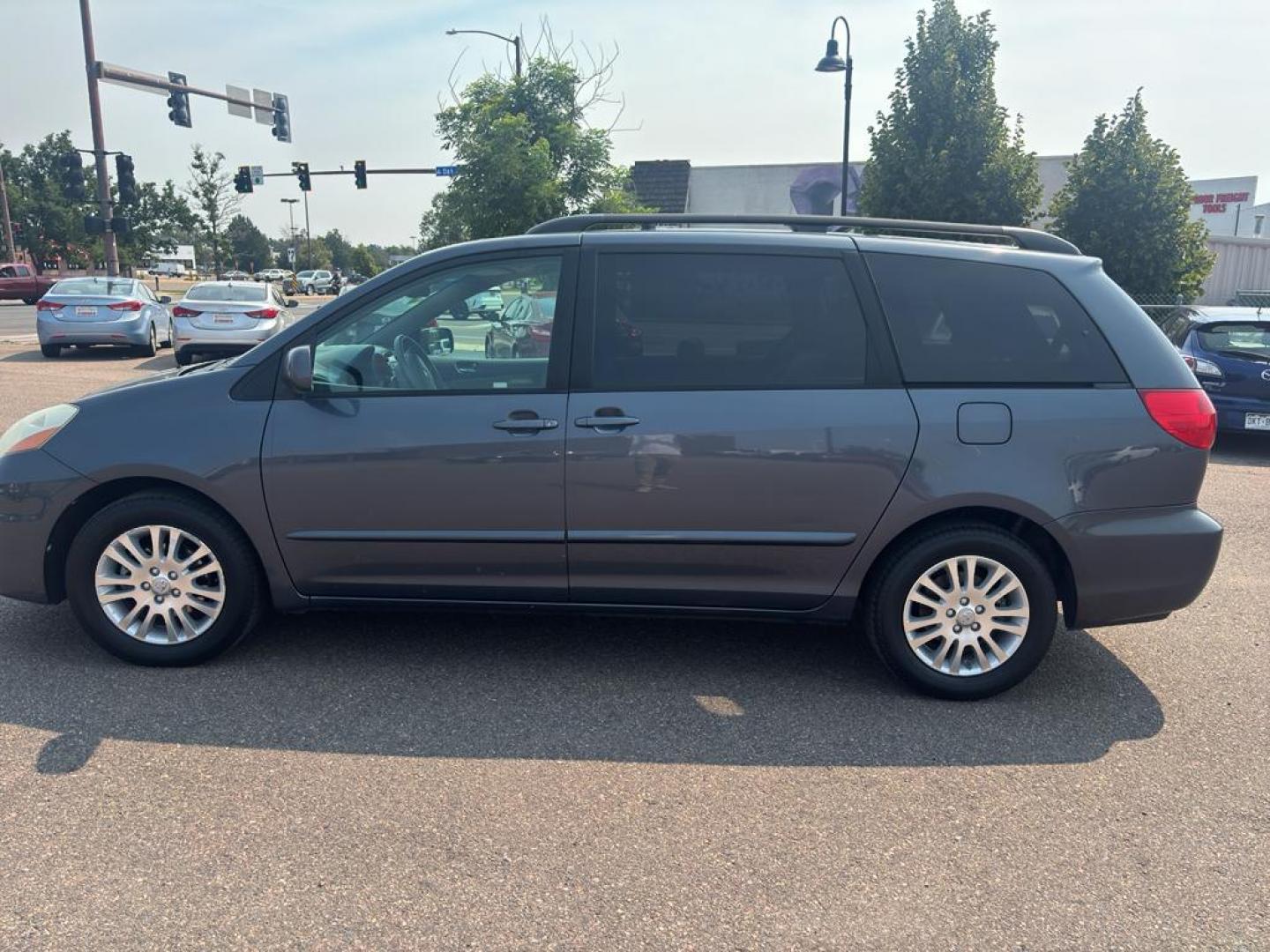 2007 GRAY Toyota Sienna XLE FWD (5TDZK22C17S) with an V6, 3.5L engine, Automatic transmission, located at 10890 W. Colfax Ave., Lakewood, CO, 80215, (303) 274-7692, 39.739914, -105.120132 - Photo#7