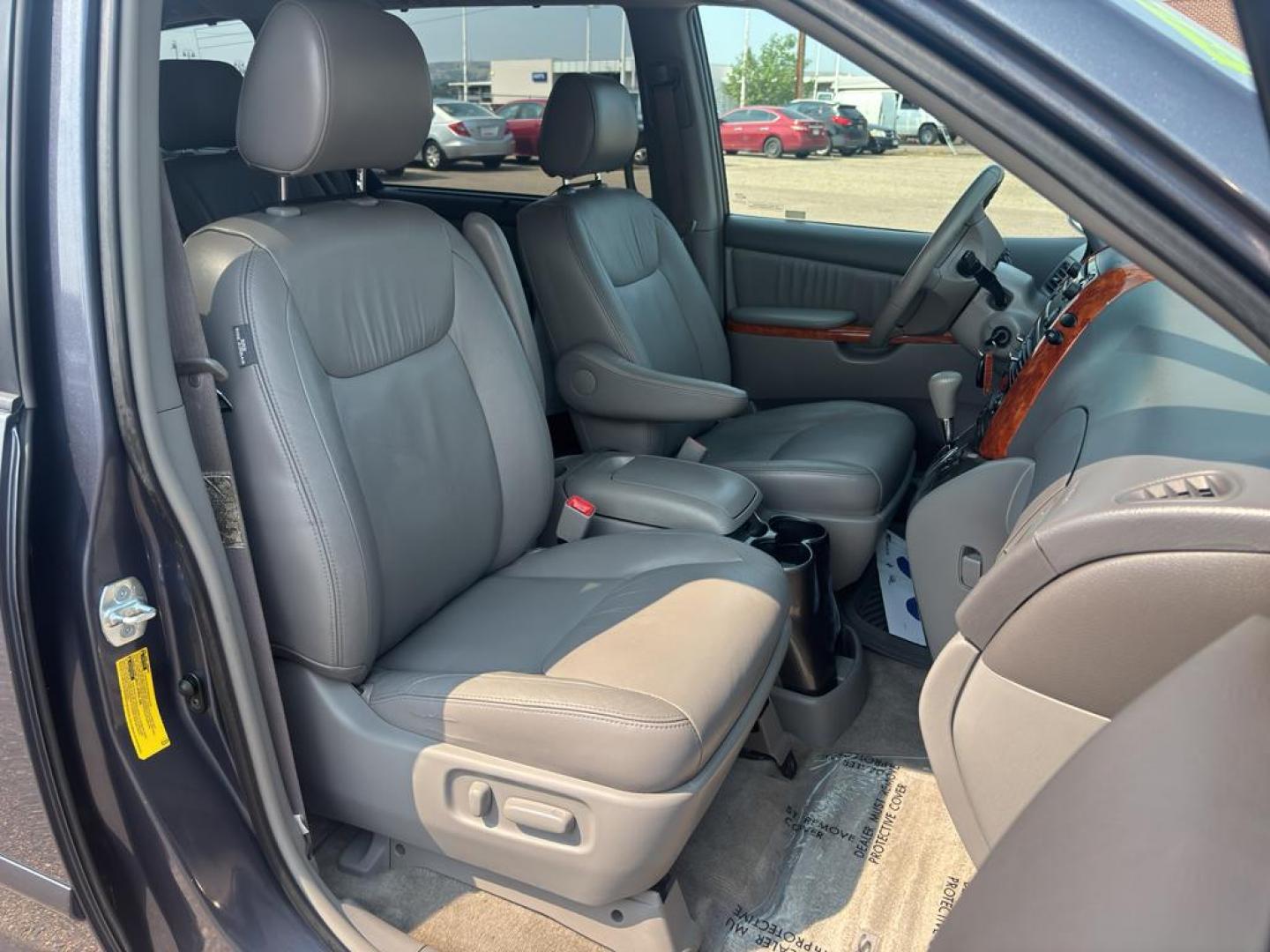 2007 GRAY Toyota Sienna XLE FWD (5TDZK22C17S) with an V6, 3.5L engine, Automatic transmission, located at 10890 W. Colfax Ave., Lakewood, CO, 80215, (303) 274-7692, 39.739914, -105.120132 - Photo#9