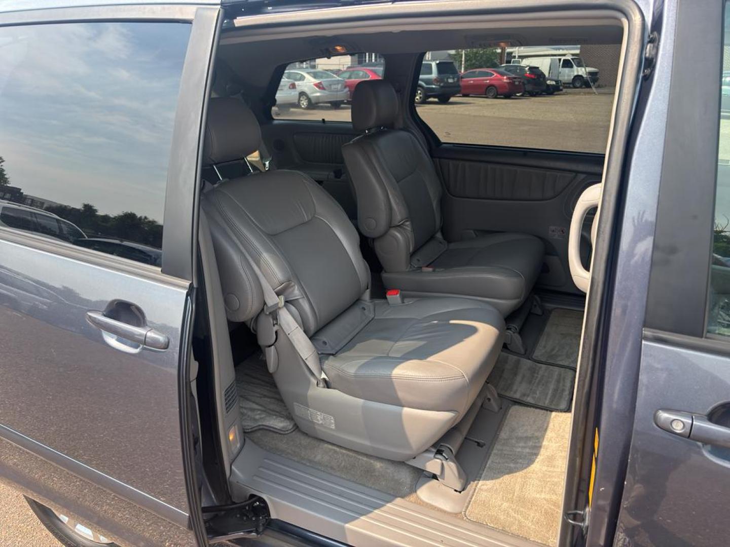 2007 GRAY Toyota Sienna XLE FWD (5TDZK22C17S) with an V6, 3.5L engine, Automatic transmission, located at 10890 W. Colfax Ave., Lakewood, CO, 80215, (303) 274-7692, 39.739914, -105.120132 - Photo#10