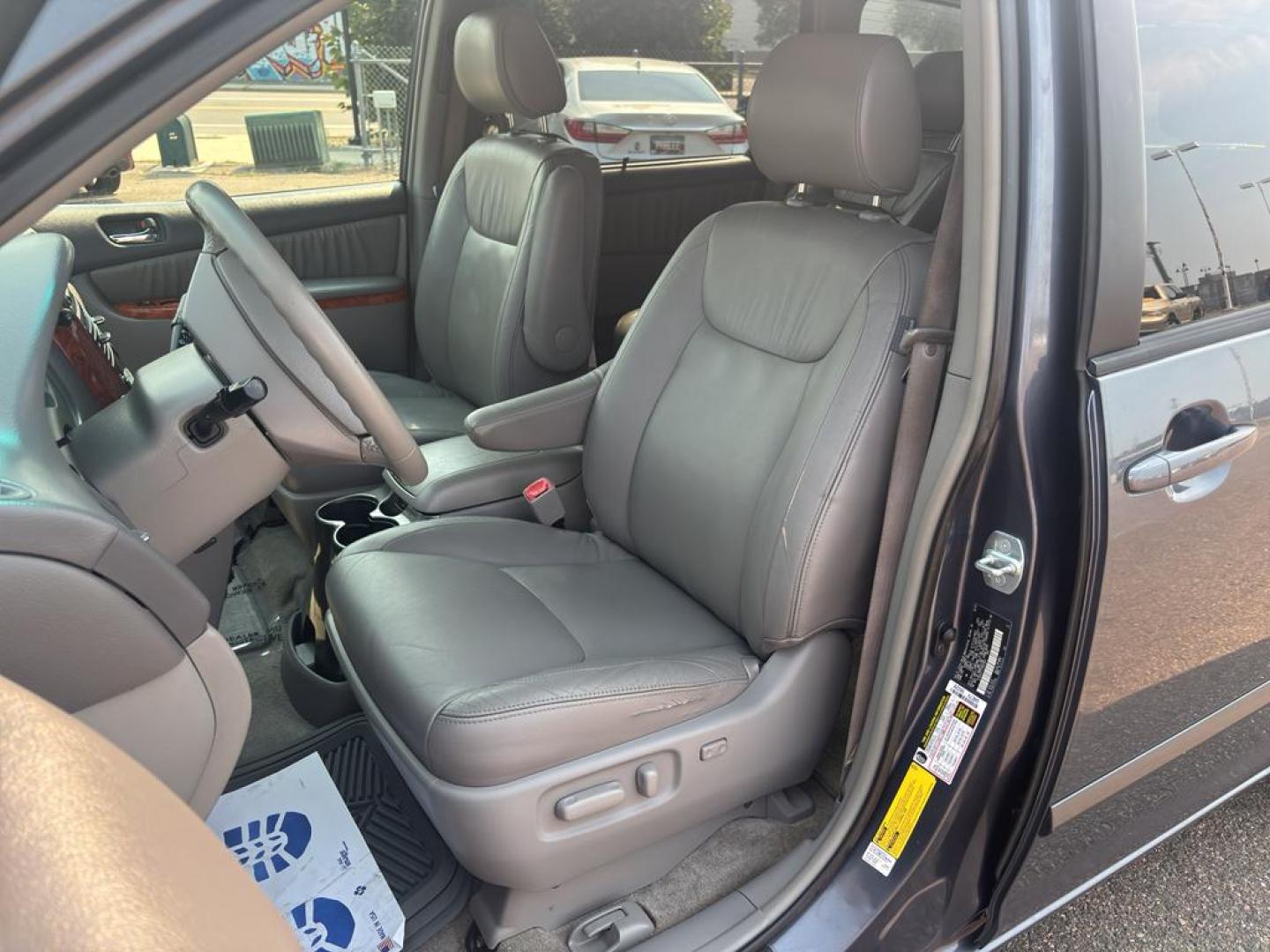 2007 GRAY Toyota Sienna XLE FWD (5TDZK22C17S) with an V6, 3.5L engine, Automatic transmission, located at 10890 W. Colfax Ave., Lakewood, CO, 80215, (303) 274-7692, 39.739914, -105.120132 - Photo#14