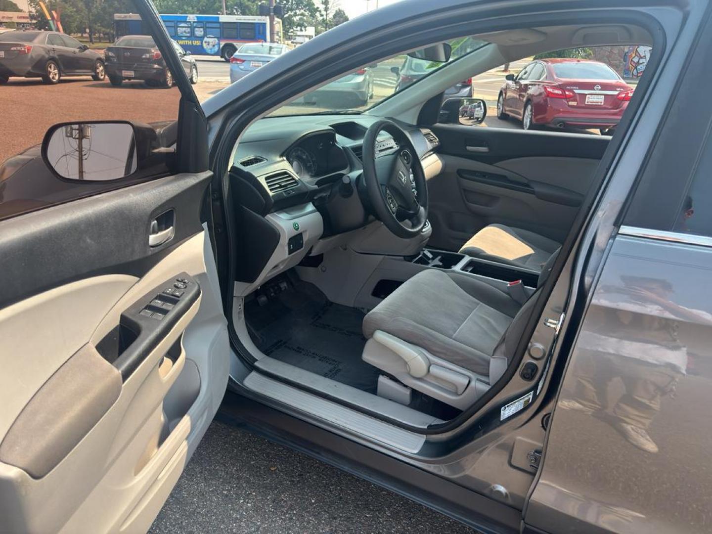 2014 GRAY Honda CR-V LX (2HKRM4H35EH) with an 4 Cyl, 2.4L engine, Automatic transmission, located at 10890 W. Colfax Ave., Lakewood, CO, 80215, (303) 274-7692, 39.739914, -105.120132 - Photo#14