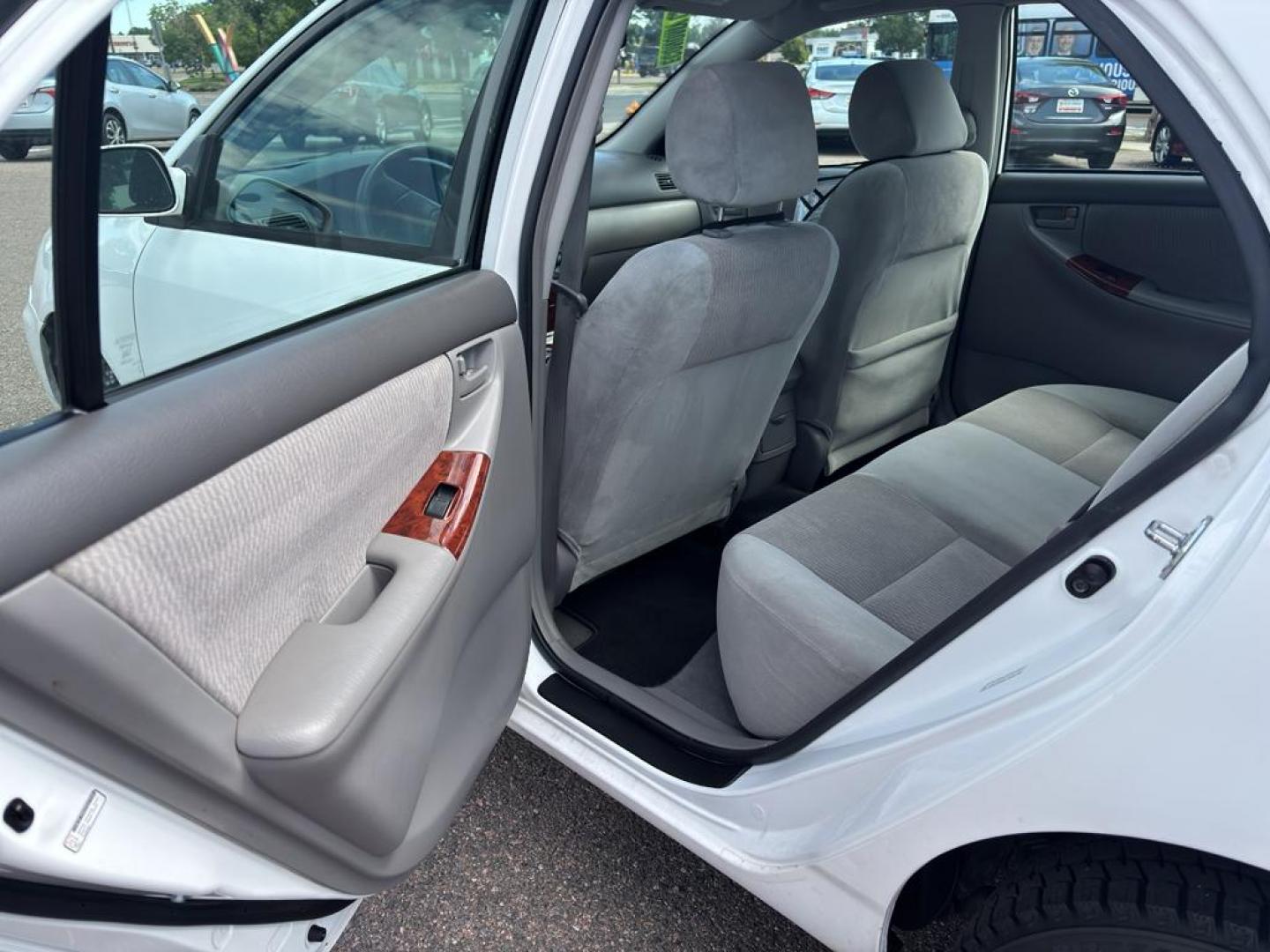 2007 WHITE Toyota Corolla CE (1NXBR32E97Z) with an 4 Cyl, 1.8L engine, Automatic transmission, located at 10890 W. Colfax Ave., Lakewood, CO, 80215, (303) 274-7692, 39.739914, -105.120132 - Photo#11
