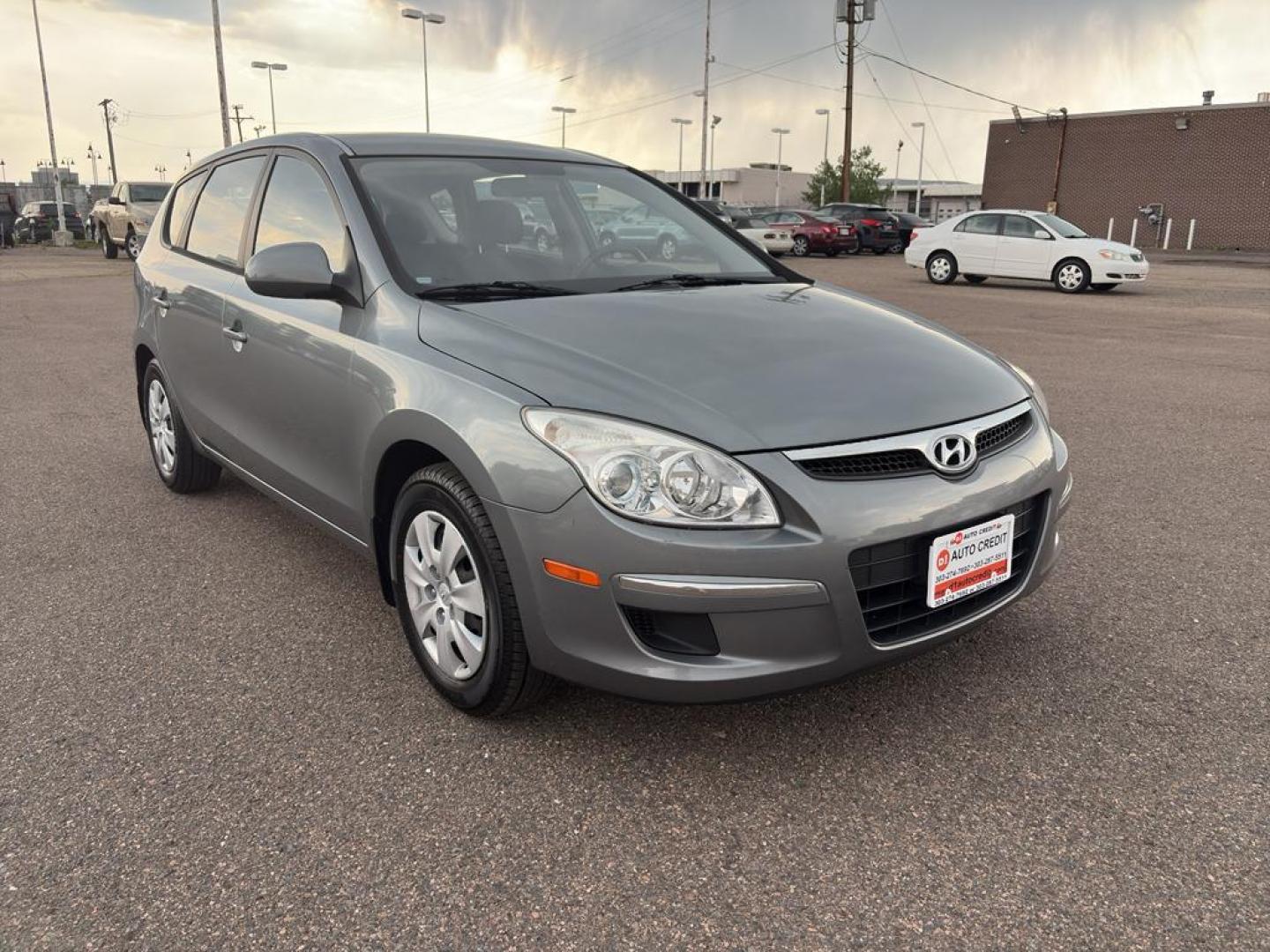 2011 GRAY Hyundai Elantra Touring SE MANUAL (KMHDB8AE1BU) with an 4 Cyl, 2.0L engine, Manual transmission, located at 10890 W. Colfax Ave., Lakewood, CO, 80215, (303) 274-7692, 39.739914, -105.120132 - Photo#2