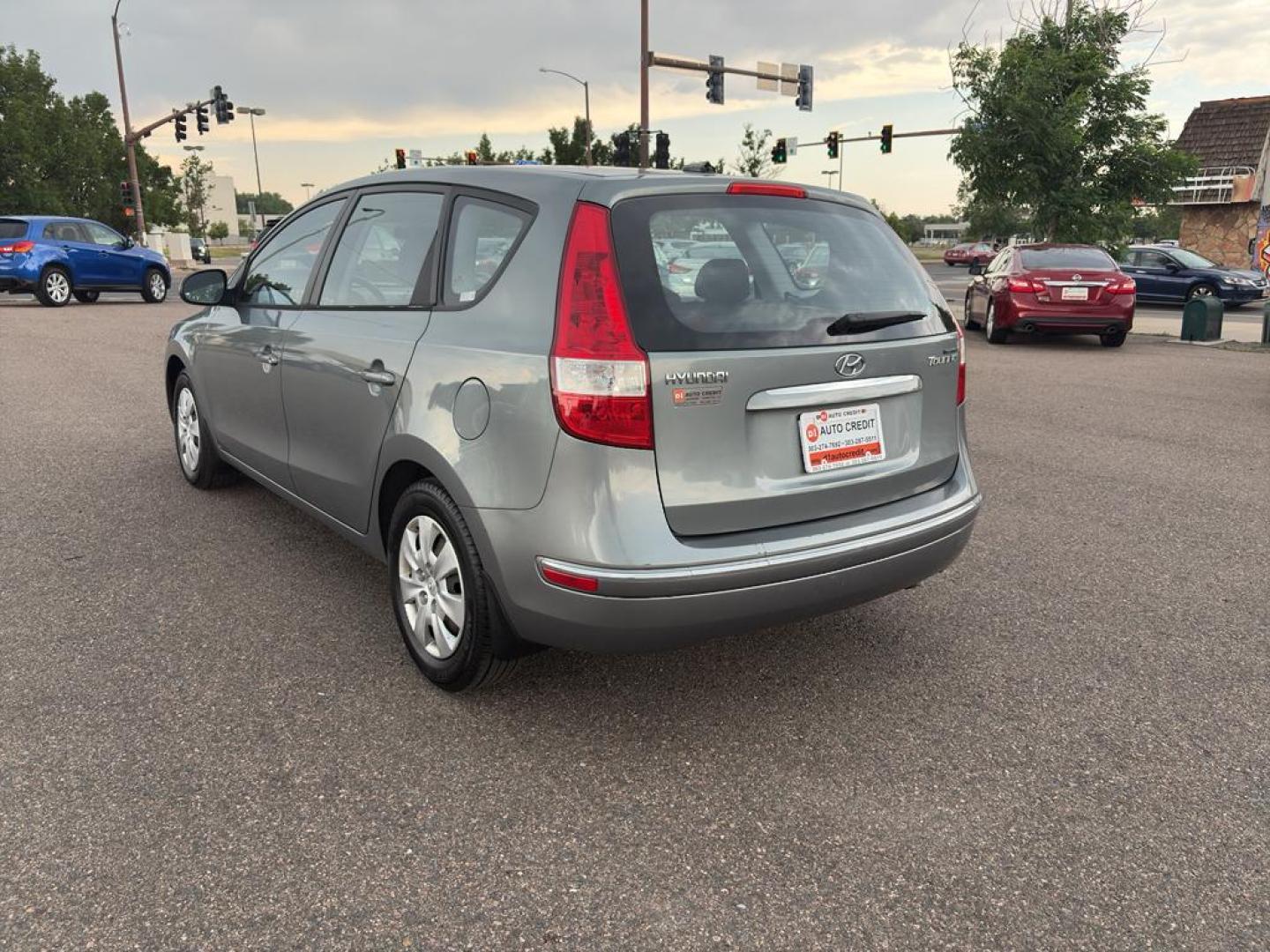 2011 GRAY Hyundai Elantra Touring SE MANUAL (KMHDB8AE1BU) with an 4 Cyl, 2.0L engine, Manual transmission, located at 10890 W. Colfax Ave., Lakewood, CO, 80215, (303) 274-7692, 39.739914, -105.120132 - Photo#6