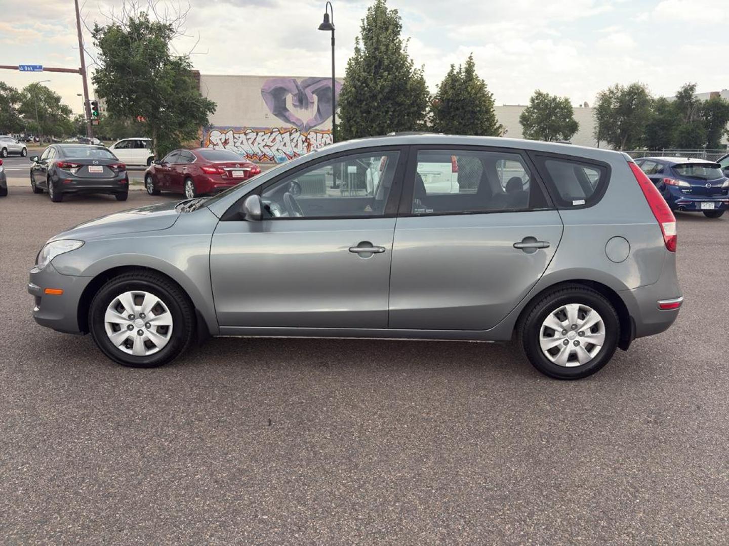 2011 GRAY Hyundai Elantra Touring SE MANUAL (KMHDB8AE1BU) with an 4 Cyl, 2.0L engine, Manual transmission, located at 10890 W. Colfax Ave., Lakewood, CO, 80215, (303) 274-7692, 39.739914, -105.120132 - Photo#7