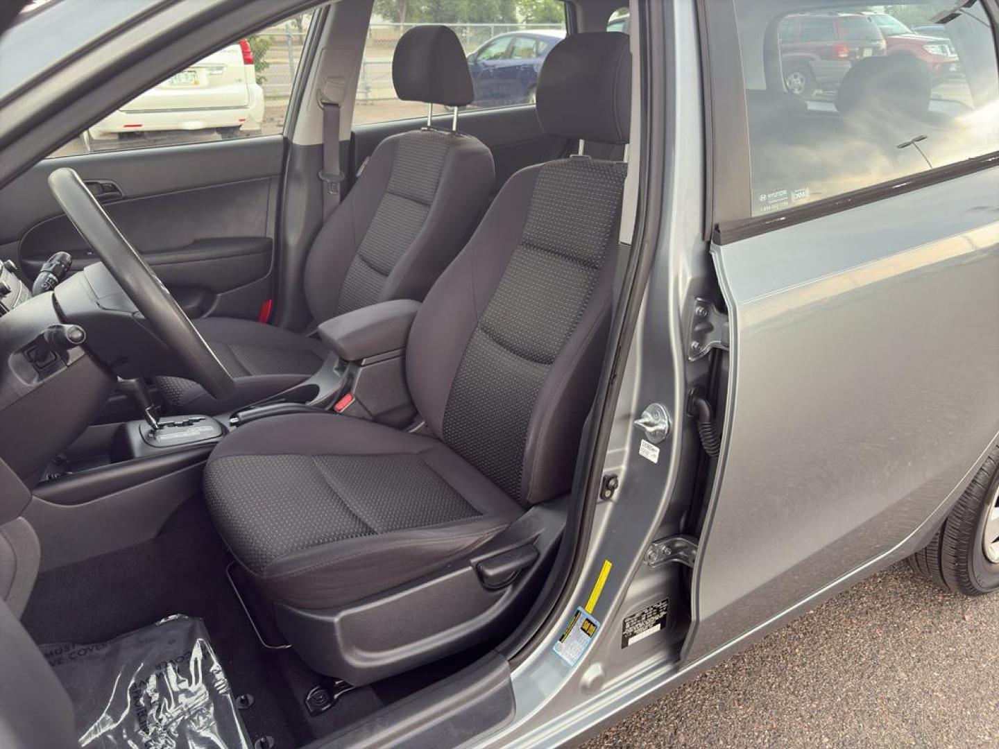 2011 GRAY Hyundai Elantra Touring SE MANUAL (KMHDB8AE1BU) with an 4 Cyl, 2.0L engine, Manual transmission, located at 10890 W. Colfax Ave., Lakewood, CO, 80215, (303) 274-7692, 39.739914, -105.120132 - Photo#15