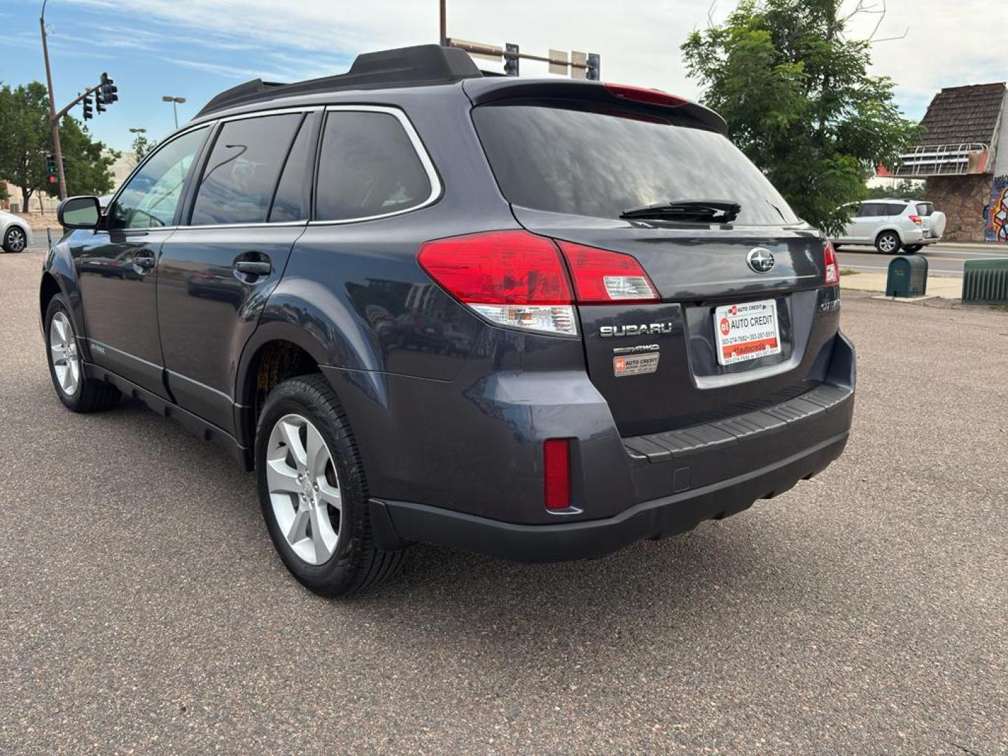 2013 GRAY Subaru Outback 2.5i Premium (4S4BRCGC3D3) with an 4 Cyl, 2.5L engine, Automatic transmission, located at 10890 W. Colfax Ave., Lakewood, CO, 80215, (303) 274-7692, 39.739914, -105.120132 - Photo#5