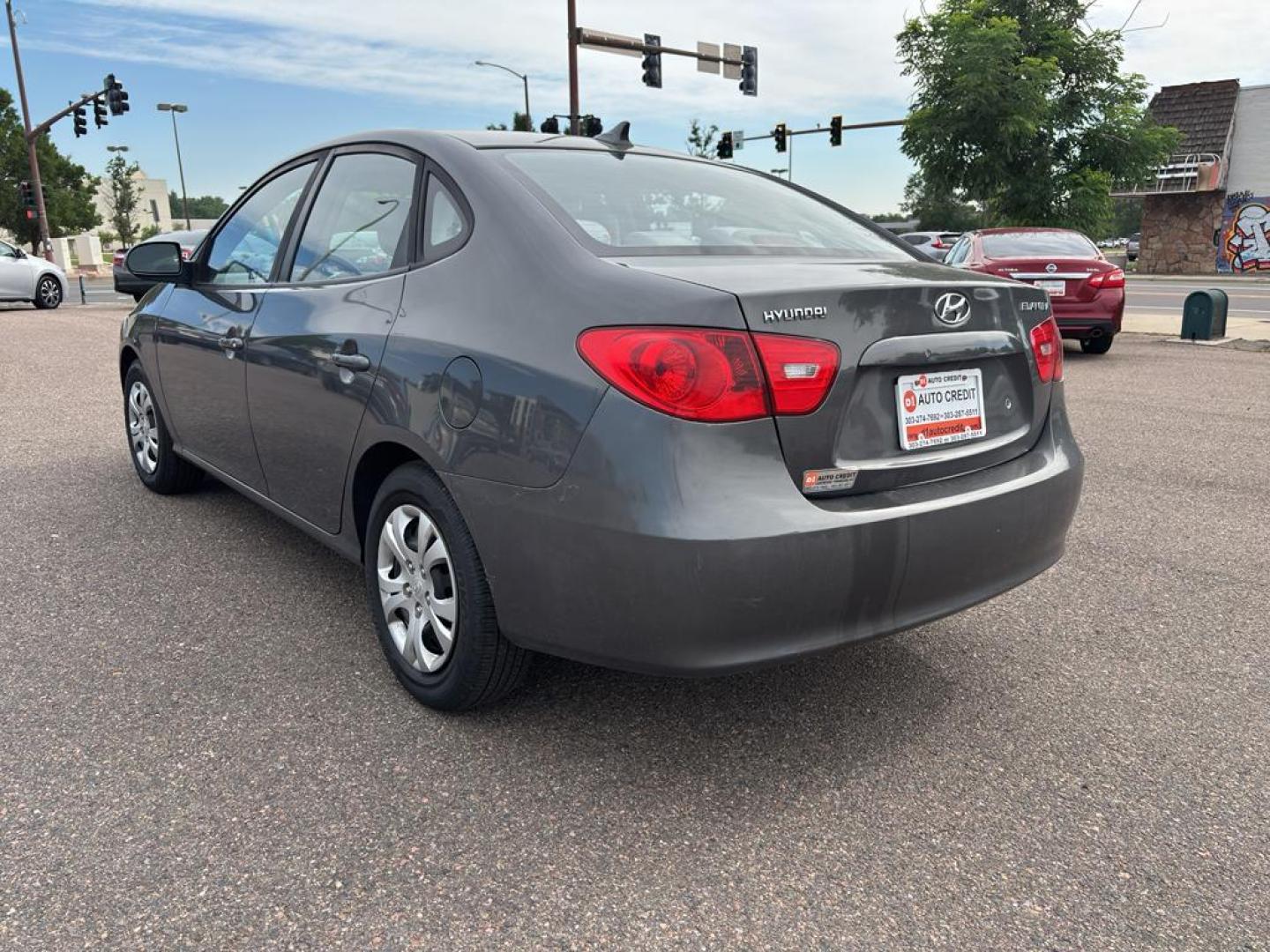 2009 GRAY Hyundai Elantra GLS (KMHDU46D69U) with an 4 Cyl, 2.0L engine, Automatic transmission, located at 10890 W. Colfax Ave., Lakewood, CO, 80215, (303) 274-7692, 39.739914, -105.120132 - Photo#5
