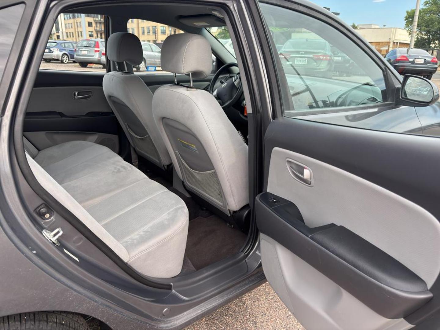 2009 GRAY Hyundai Elantra GLS (KMHDU46D69U) with an 4 Cyl, 2.0L engine, Automatic transmission, located at 10890 W. Colfax Ave., Lakewood, CO, 80215, (303) 274-7692, 39.739914, -105.120132 - Photo#8