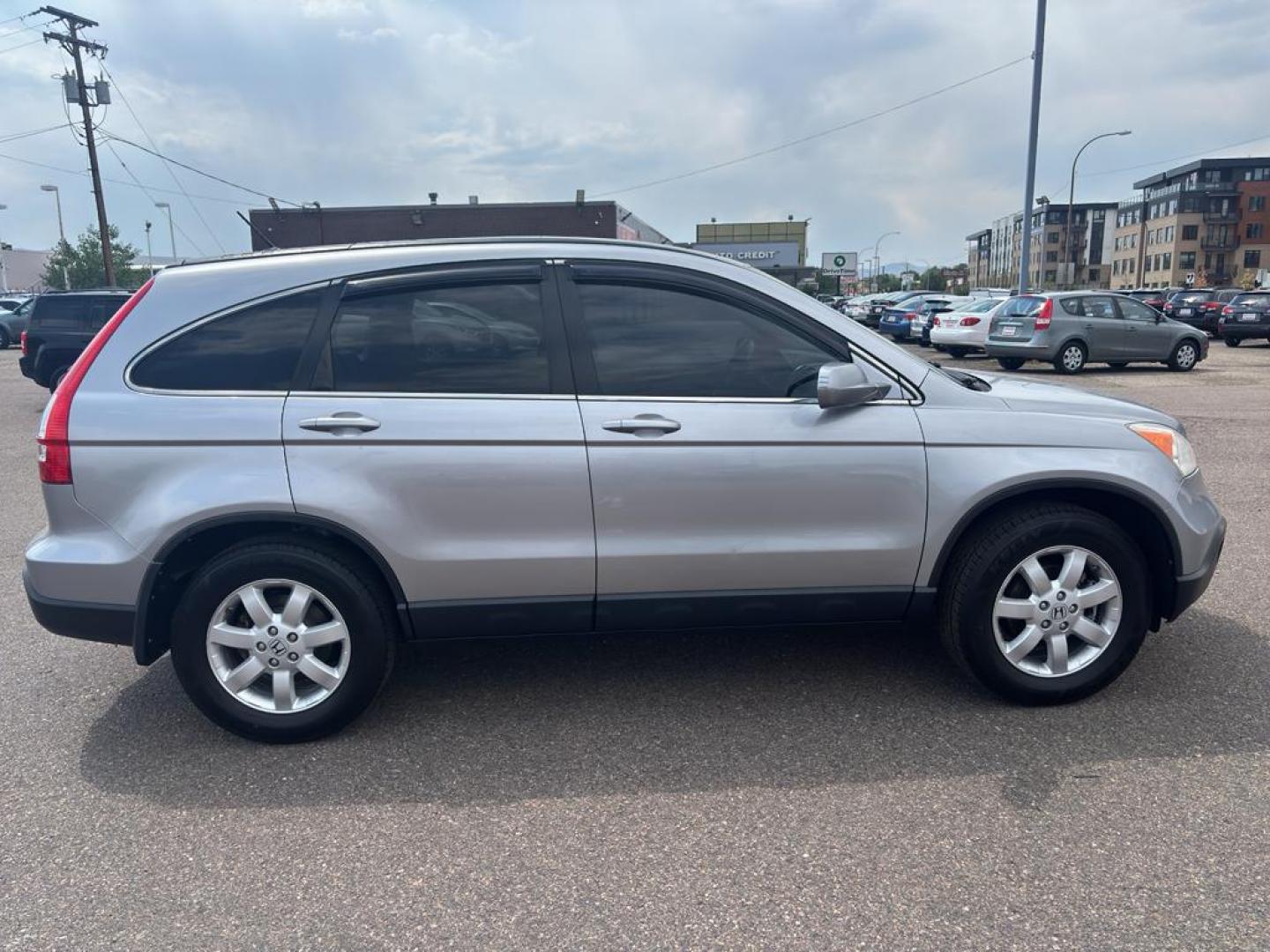 2008 SILVER Honda CR-V EX-L (JHLRE48708C) with an 4 Cyl, 2.4L engine, Automatic transmission, located at 10890 W. Colfax Ave., Lakewood, CO, 80215, (303) 274-7692, 39.739914, -105.120132 - Photo#2
