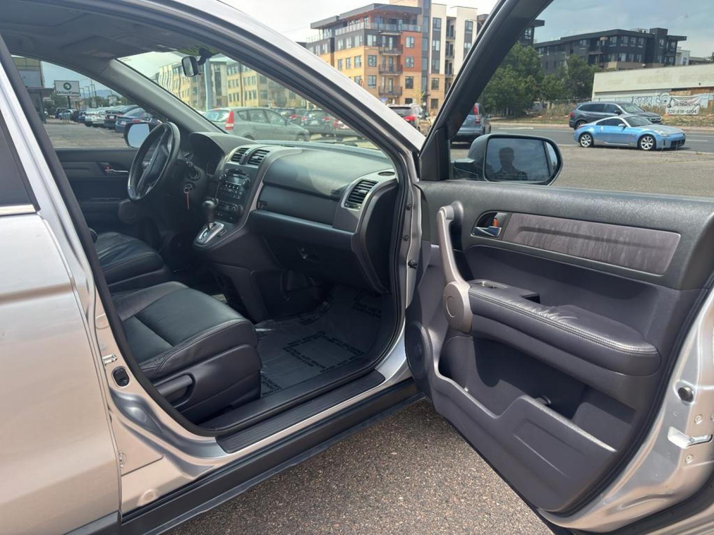 2008 SILVER Honda CR-V EX-L (JHLRE48708C) with an 4 Cyl, 2.4L engine, Automatic transmission, located at 10890 W. Colfax Ave., Lakewood, CO, 80215, (303) 274-7692, 39.739914, -105.120132 - Photo#7