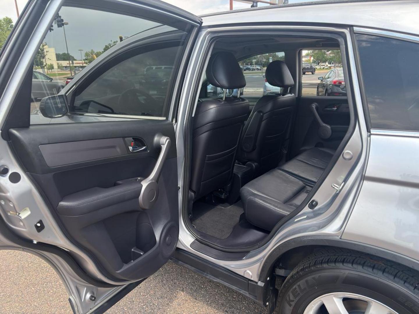 2008 SILVER Honda CR-V EX-L (JHLRE48708C) with an 4 Cyl, 2.4L engine, Automatic transmission, located at 10890 W. Colfax Ave., Lakewood, CO, 80215, (303) 274-7692, 39.739914, -105.120132 - Photo#12