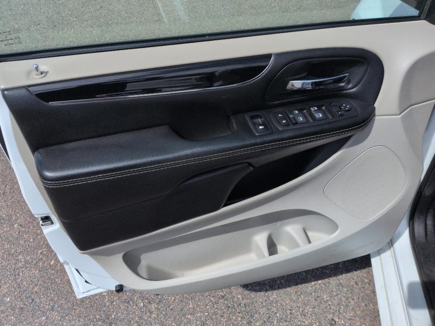 2017 WHITE Dodge Grand Caravan SXT (2C4RDGCG2HR) with an V6, 3.6L engine, Automatic transmission, located at 10890 W. Colfax Ave., Lakewood, CO, 80215, (303) 274-7692, 39.739914, -105.120132 - Photo#8