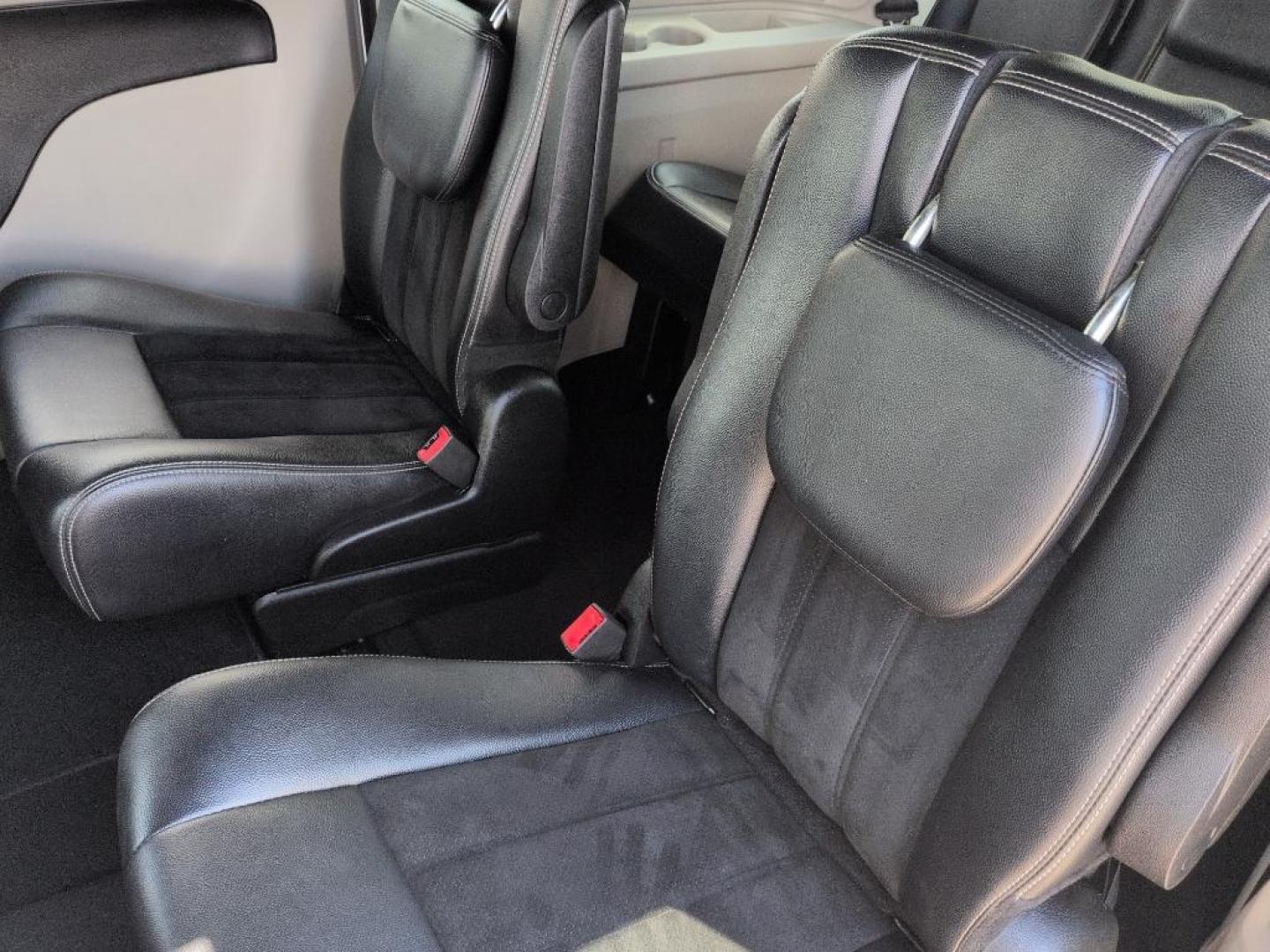 2017 WHITE Dodge Grand Caravan SXT (2C4RDGCG2HR) with an V6, 3.6L engine, Automatic transmission, located at 10890 W. Colfax Ave., Lakewood, CO, 80215, (303) 274-7692, 39.739914, -105.120132 - Photo#17