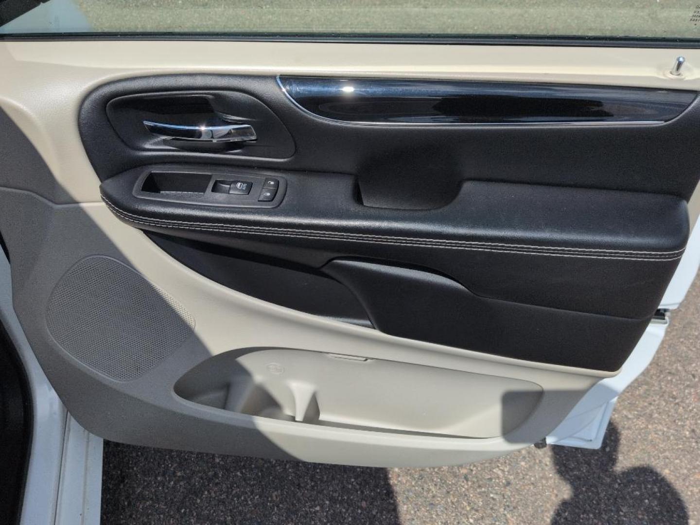 2017 WHITE Dodge Grand Caravan SXT (2C4RDGCG2HR) with an V6, 3.6L engine, Automatic transmission, located at 10890 W. Colfax Ave., Lakewood, CO, 80215, (303) 274-7692, 39.739914, -105.120132 - Photo#20