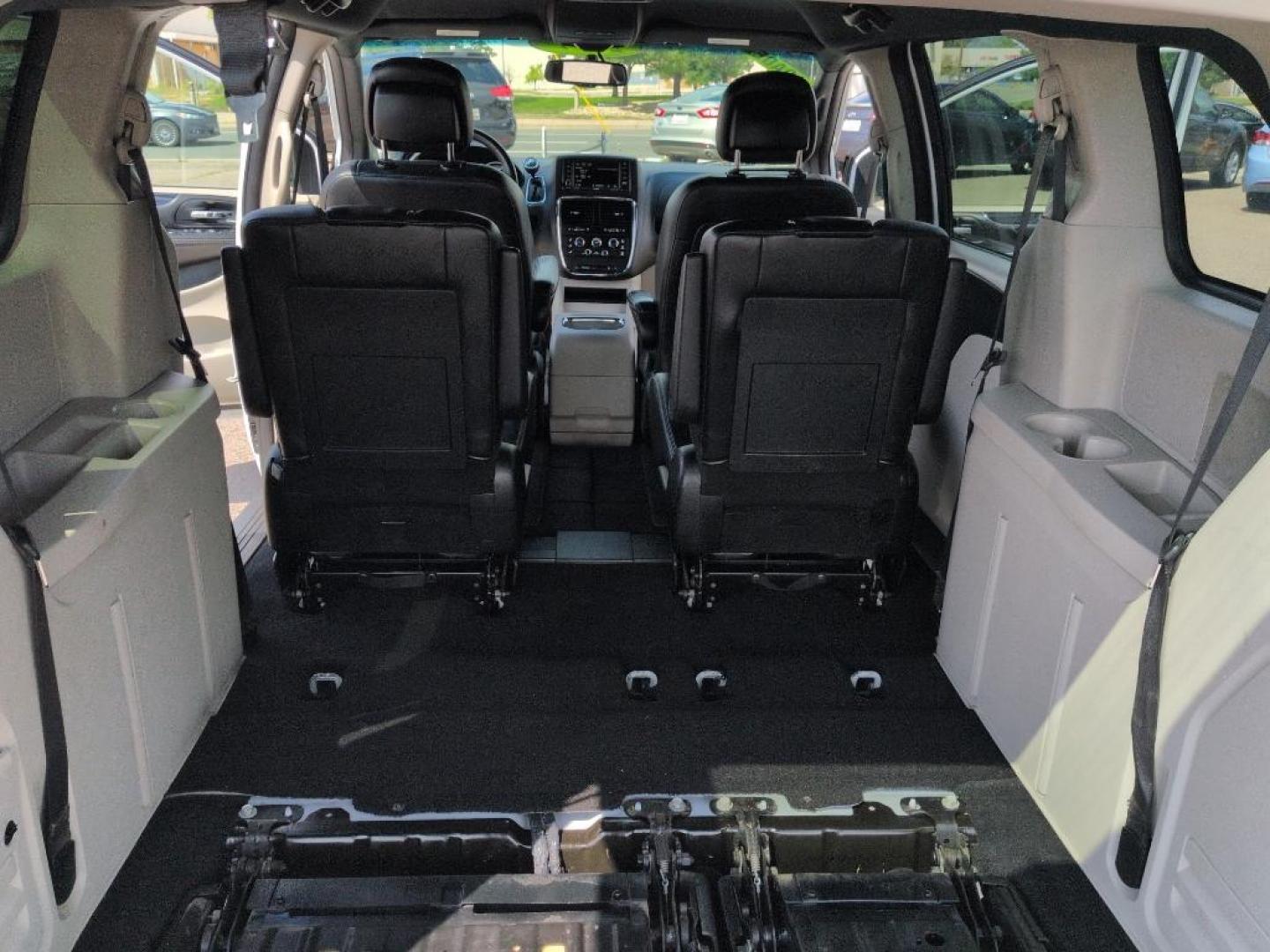 2017 WHITE Dodge Grand Caravan SXT (2C4RDGCG2HR) with an V6, 3.6L engine, Automatic transmission, located at 10890 W. Colfax Ave., Lakewood, CO, 80215, (303) 274-7692, 39.739914, -105.120132 - Photo#25