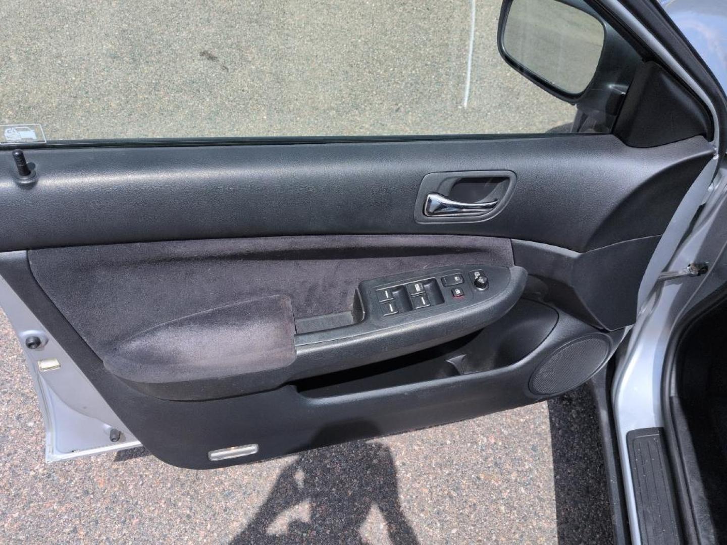 2003 GRAY Honda Accord LX (JHMCM56313C) with an 4 Cyl, 2.4L engine, Automatic transmission, located at 10890 W. Colfax Ave., Lakewood, CO, 80215, (303) 274-7692, 39.739914, -105.120132 - Photo#8