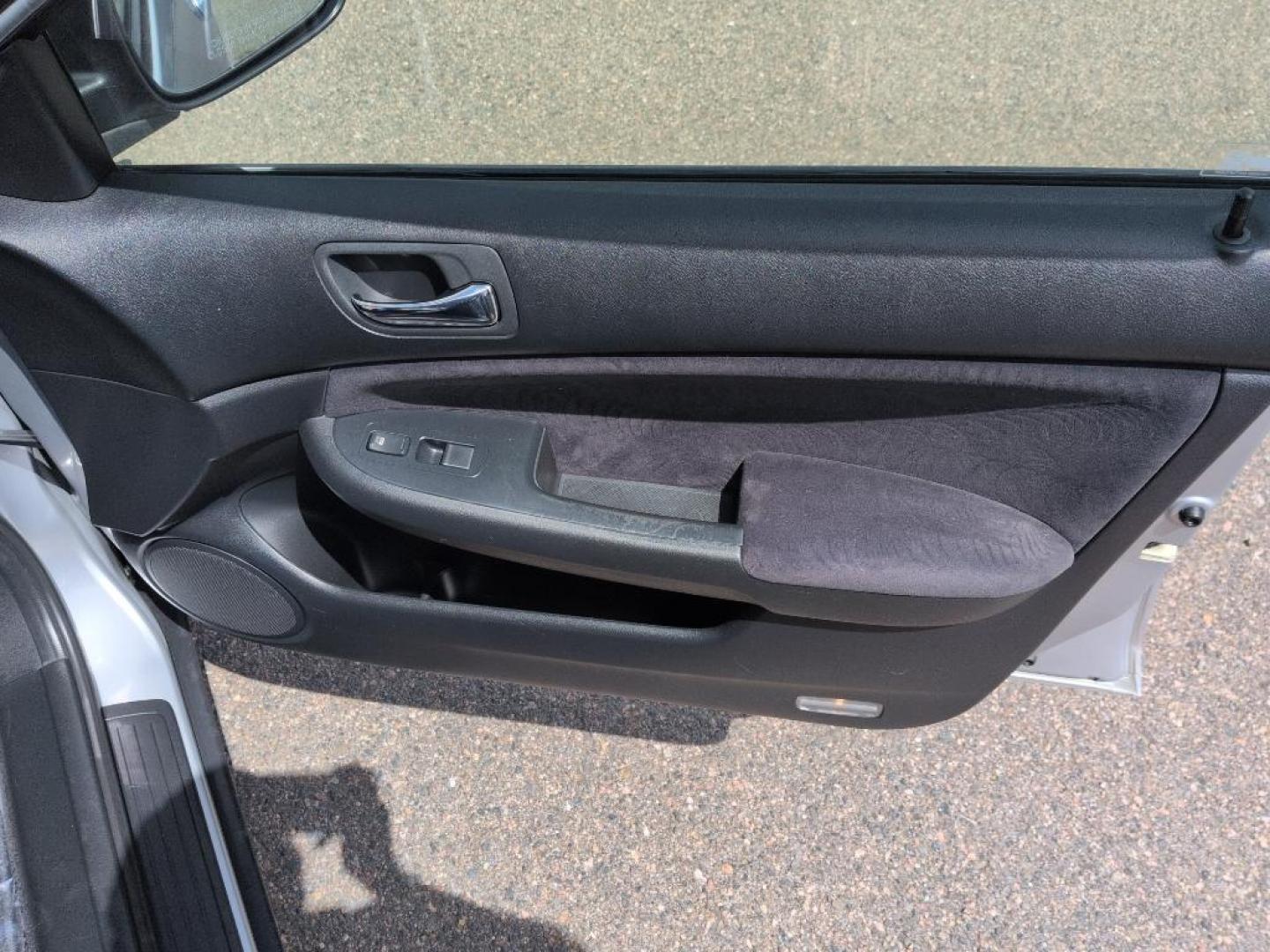 2003 GRAY Honda Accord LX (JHMCM56313C) with an 4 Cyl, 2.4L engine, Automatic transmission, located at 10890 W. Colfax Ave., Lakewood, CO, 80215, (303) 274-7692, 39.739914, -105.120132 - Photo#19
